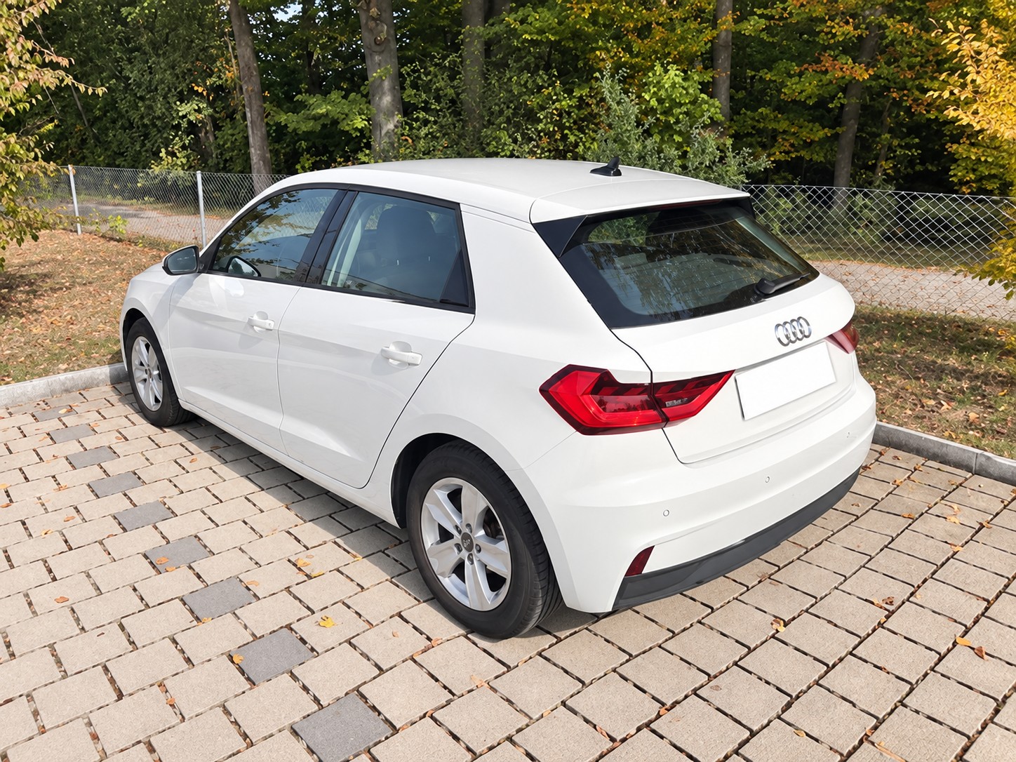 AUDI 1.0 30 TFSI Attraction S-Tronic-image-1