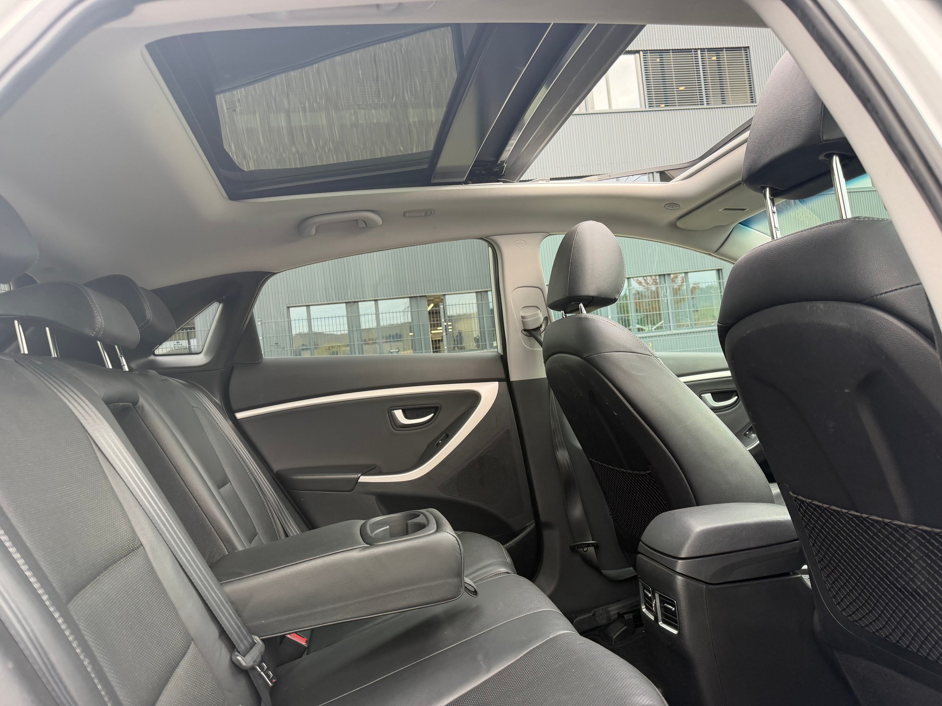 HYUNDAI i30 1.6 CRDi** Vertex** Rückfahrkamera ** Panorama-Schiebedach**-image-27