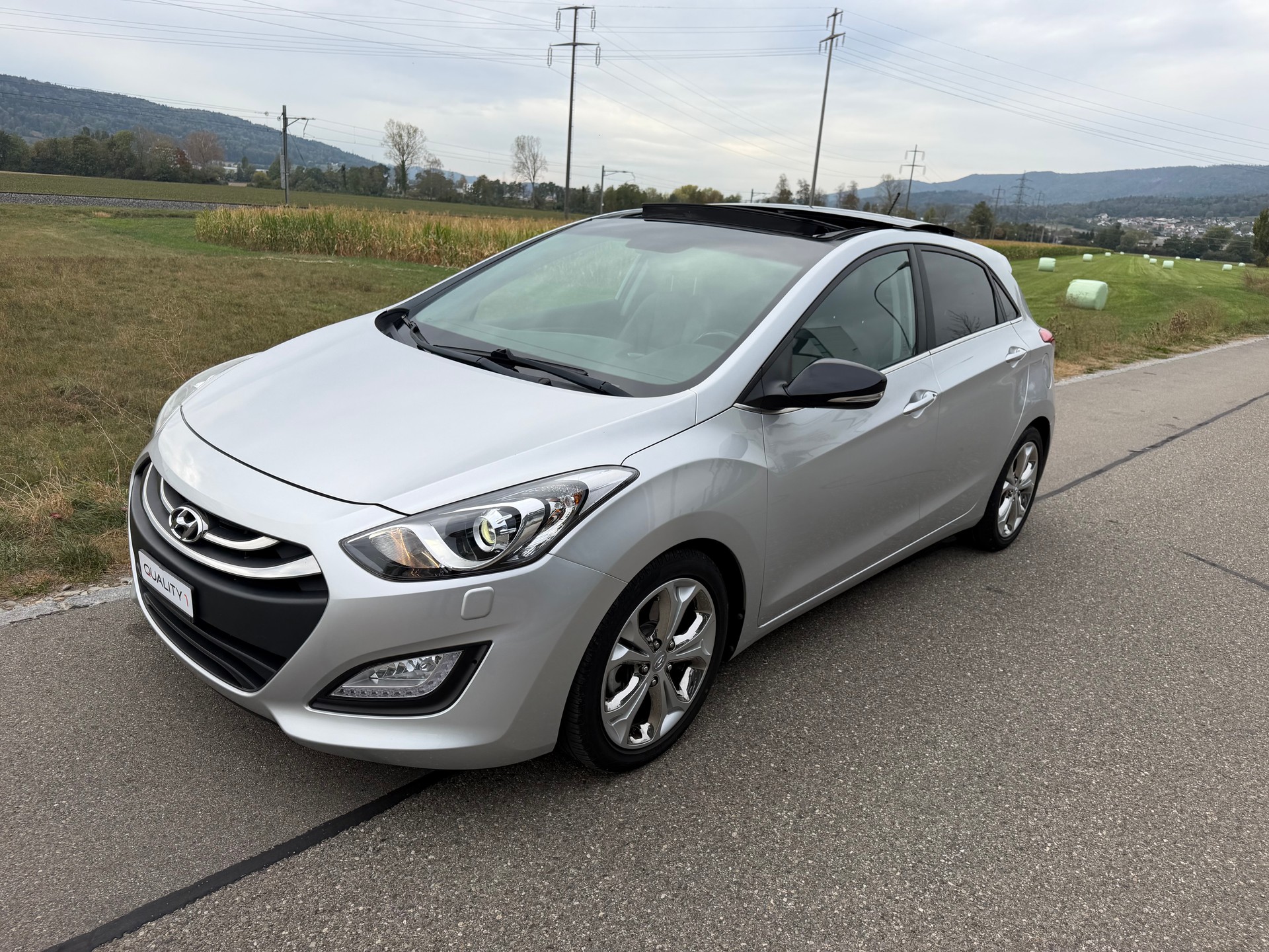 HYUNDAI i30 1.6 CRDi** Vertex** Rückfahrkamera ** Panorama-Schiebedach**-image-1