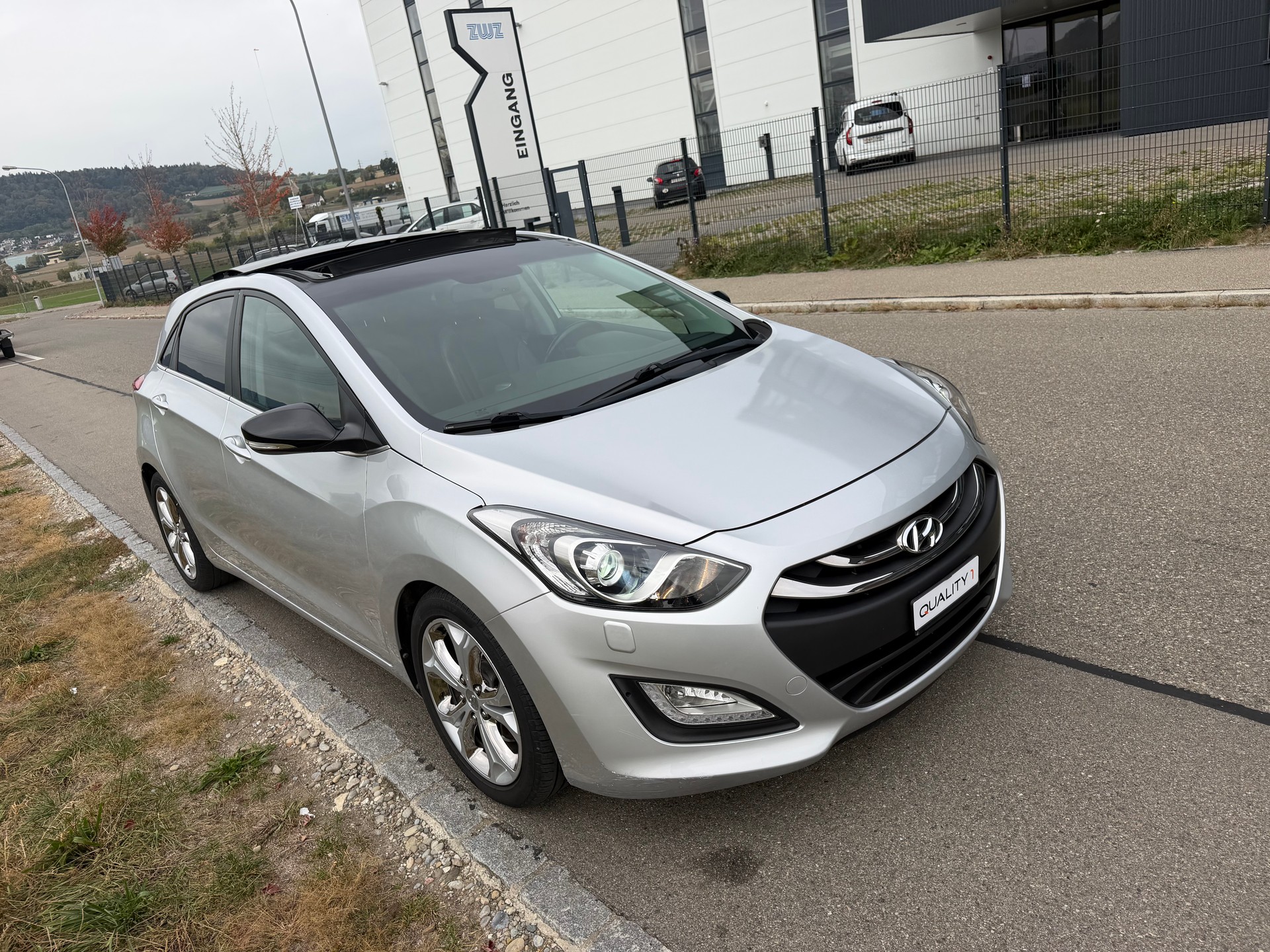 HYUNDAI i30 1.6 CRDi** Vertex** Rückfahrkamera ** Panorama-Schiebedach**-image-0