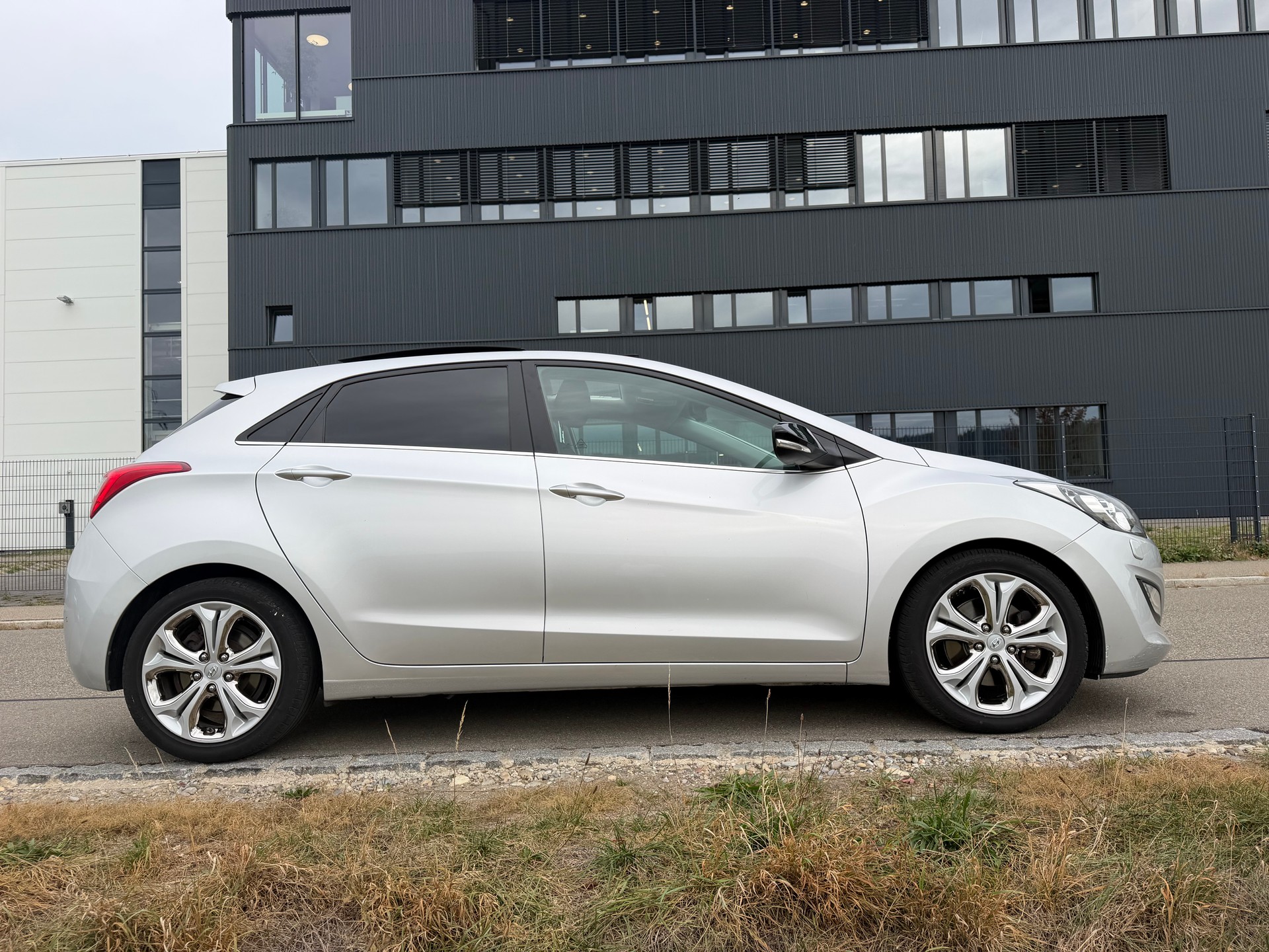 HYUNDAI i30 1.6 CRDi** Vertex** Rückfahrkamera ** Panorama-Schiebedach**-image-13