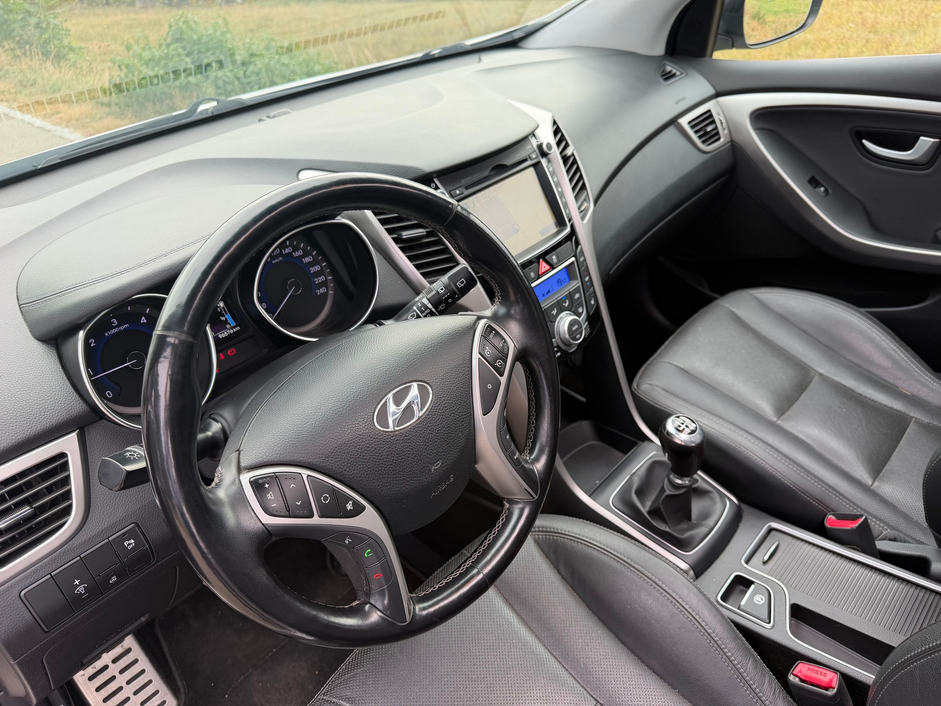 HYUNDAI i30 1.6 CRDi** Vertex** Rückfahrkamera ** Panorama-Schiebedach**-image-17
