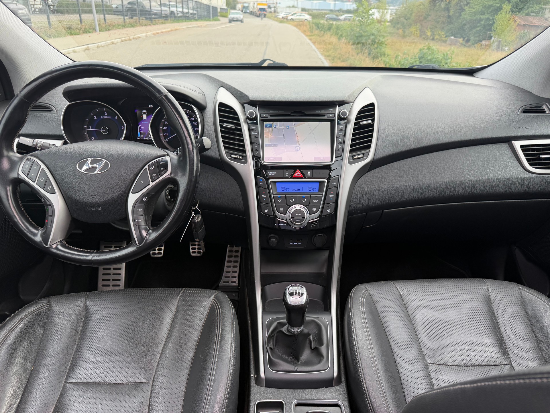 HYUNDAI i30 1.6 CRDi** Vertex** Rückfahrkamera ** Panorama-Schiebedach**-image-15