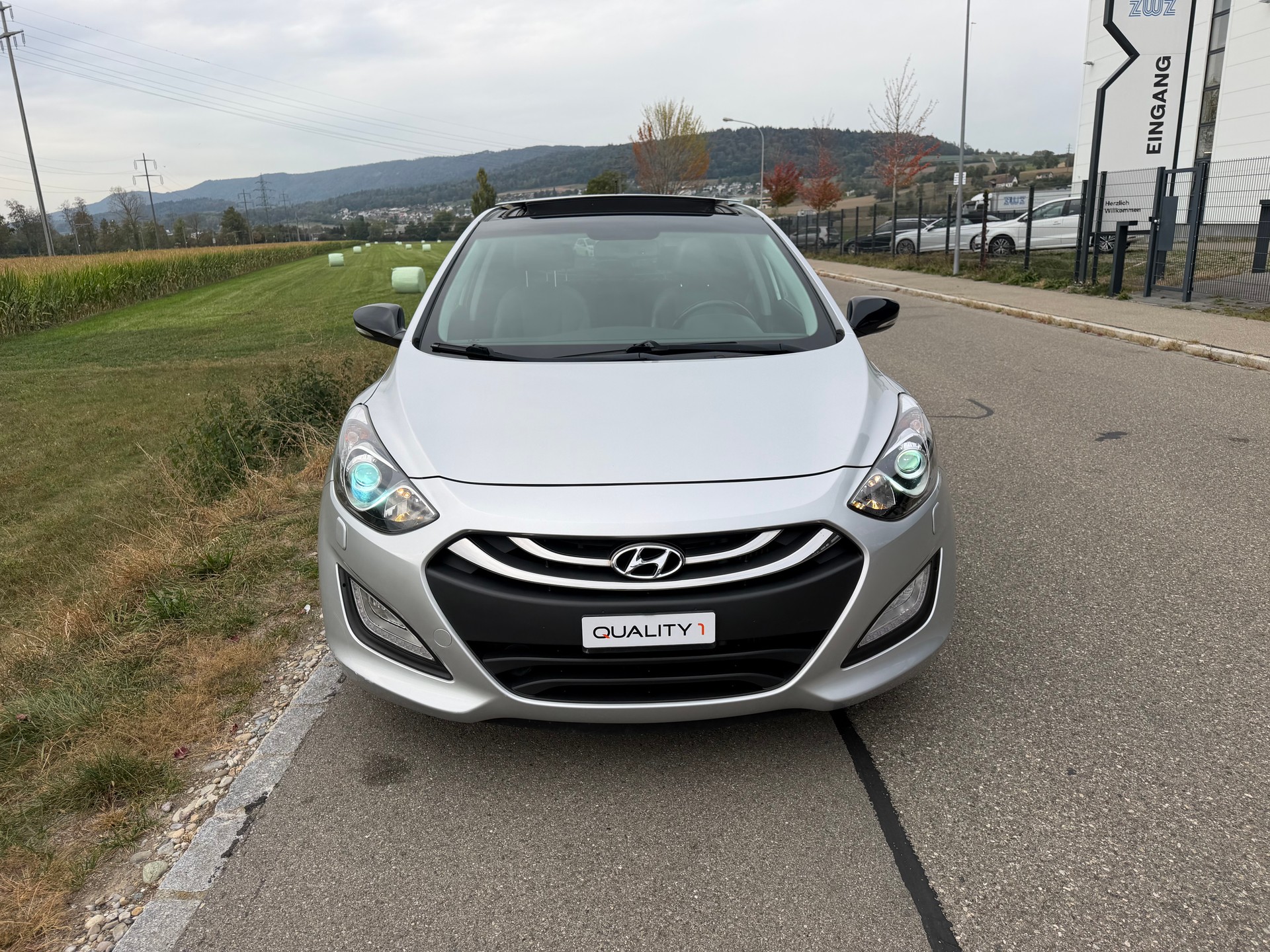 HYUNDAI i30 1.6 CRDi** Vertex** Rückfahrkamera ** Panorama-Schiebedach**-image-2