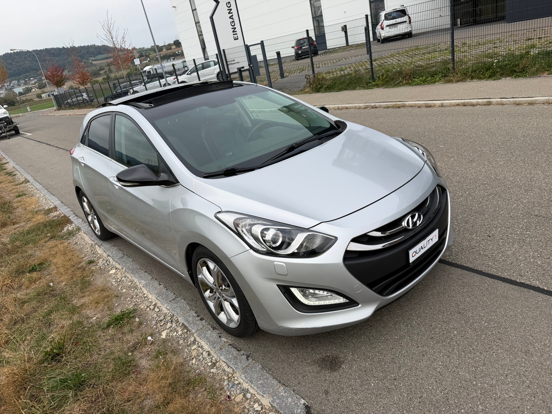HYUNDAI i30 1.6 CRDi** Vertex** Rückfahrkamera ** Panorama-Schiebedach**-image-5