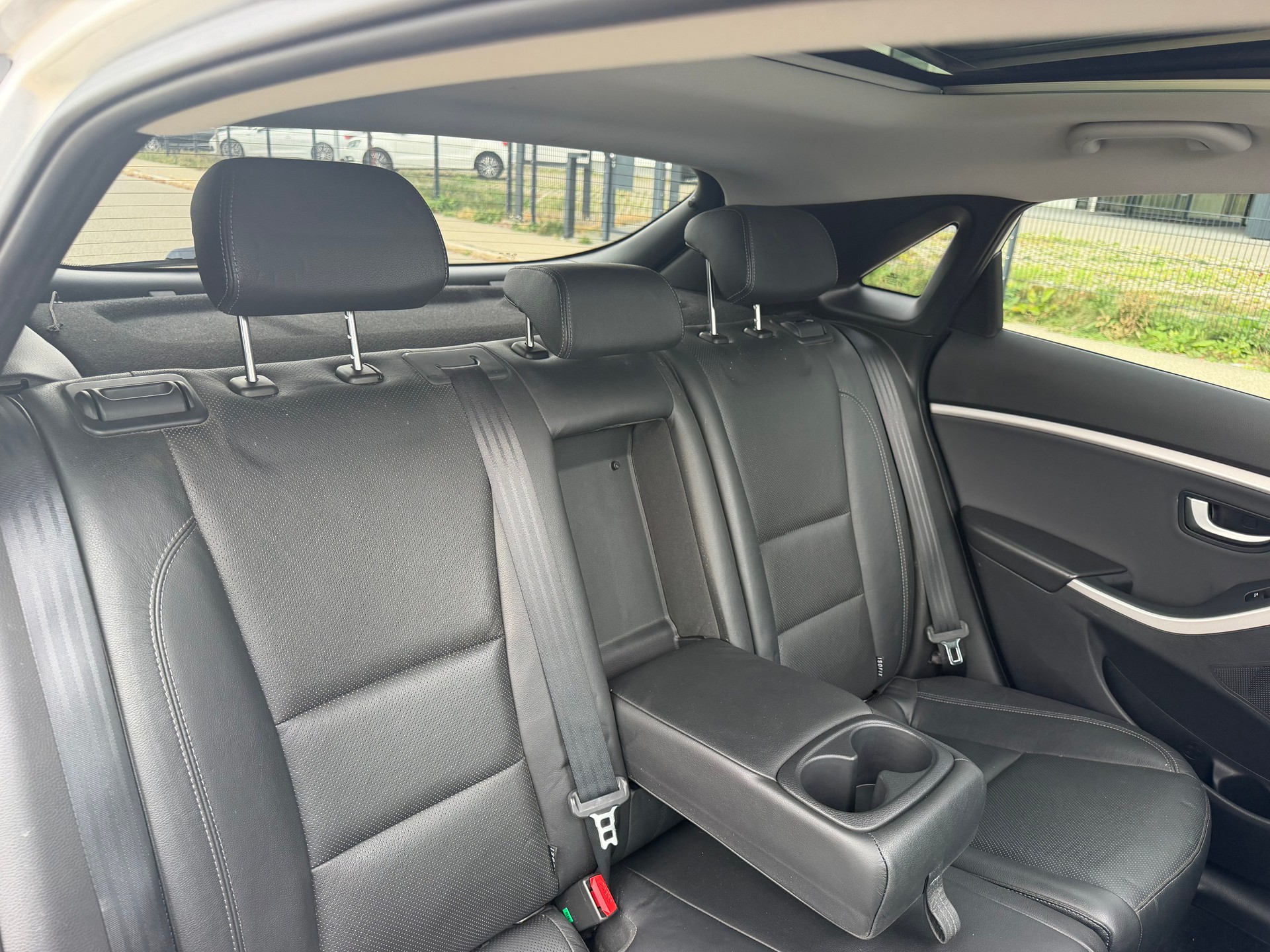 HYUNDAI i30 1.6 CRDi** Vertex** Rückfahrkamera ** Panorama-Schiebedach**-image-25