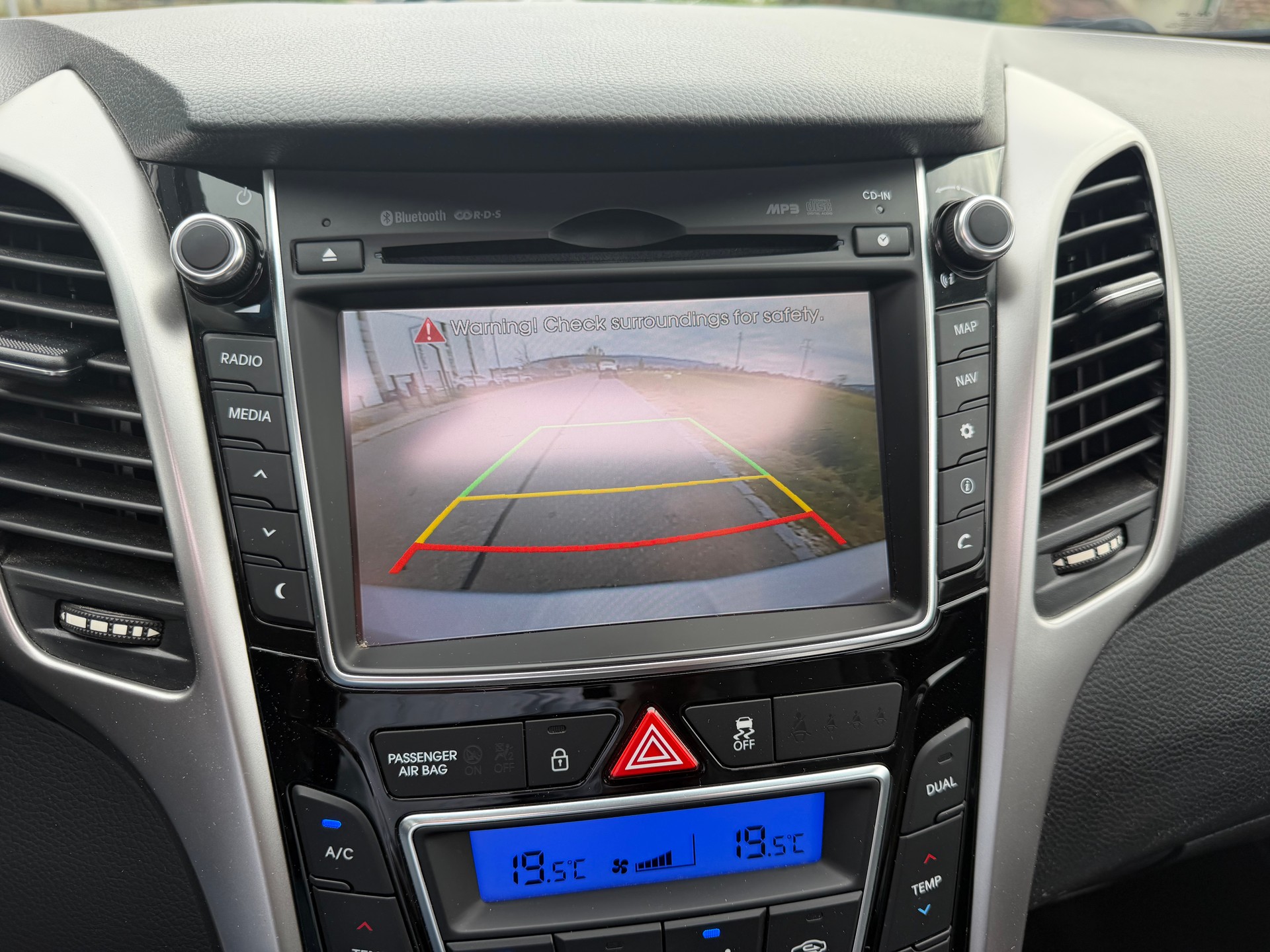 HYUNDAI i30 1.6 CRDi** Vertex** Rückfahrkamera ** Panorama-Schiebedach**-image-18