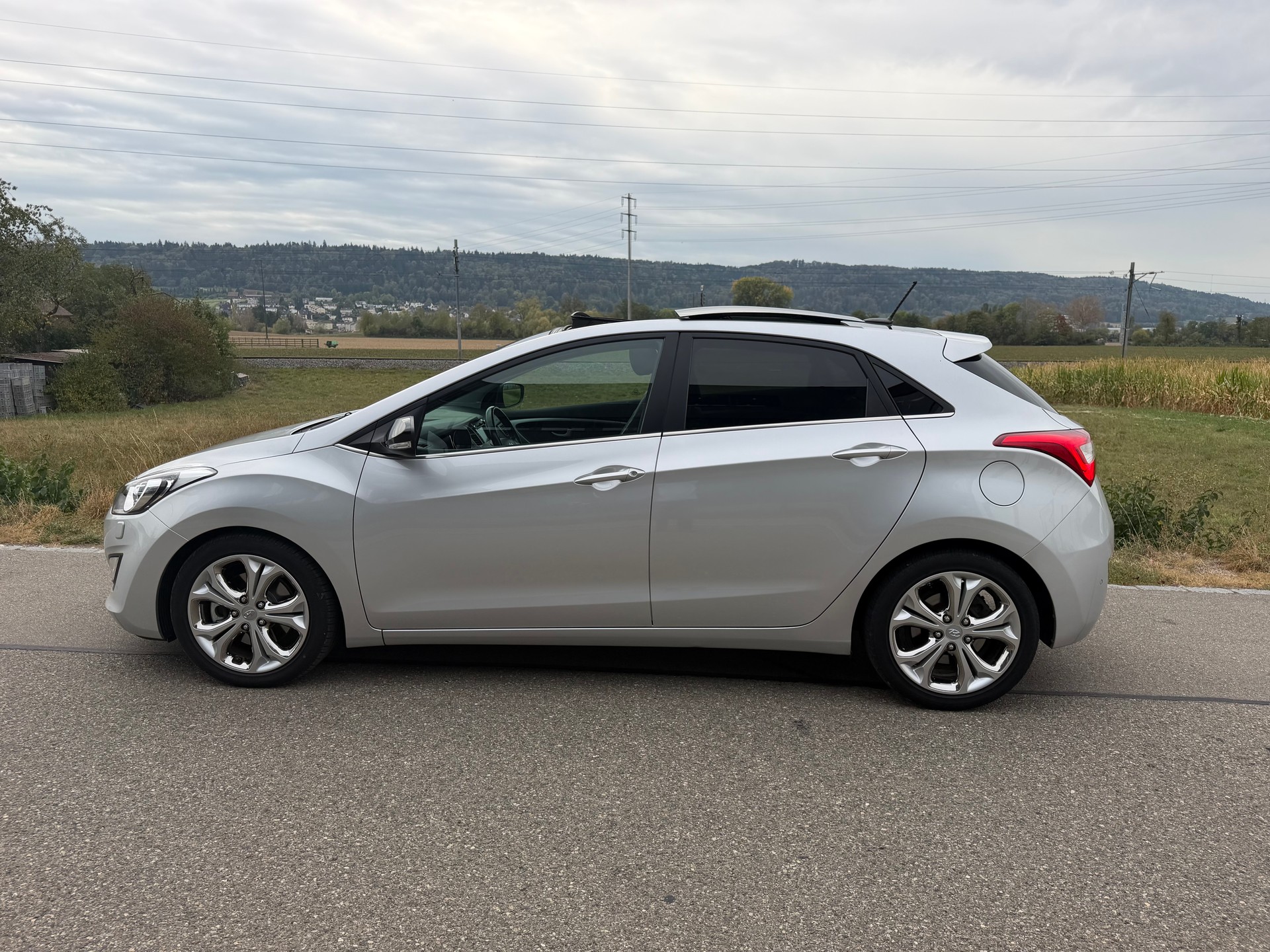 HYUNDAI i30 1.6 CRDi** Vertex** Rückfahrkamera ** Panorama-Schiebedach**-image-7