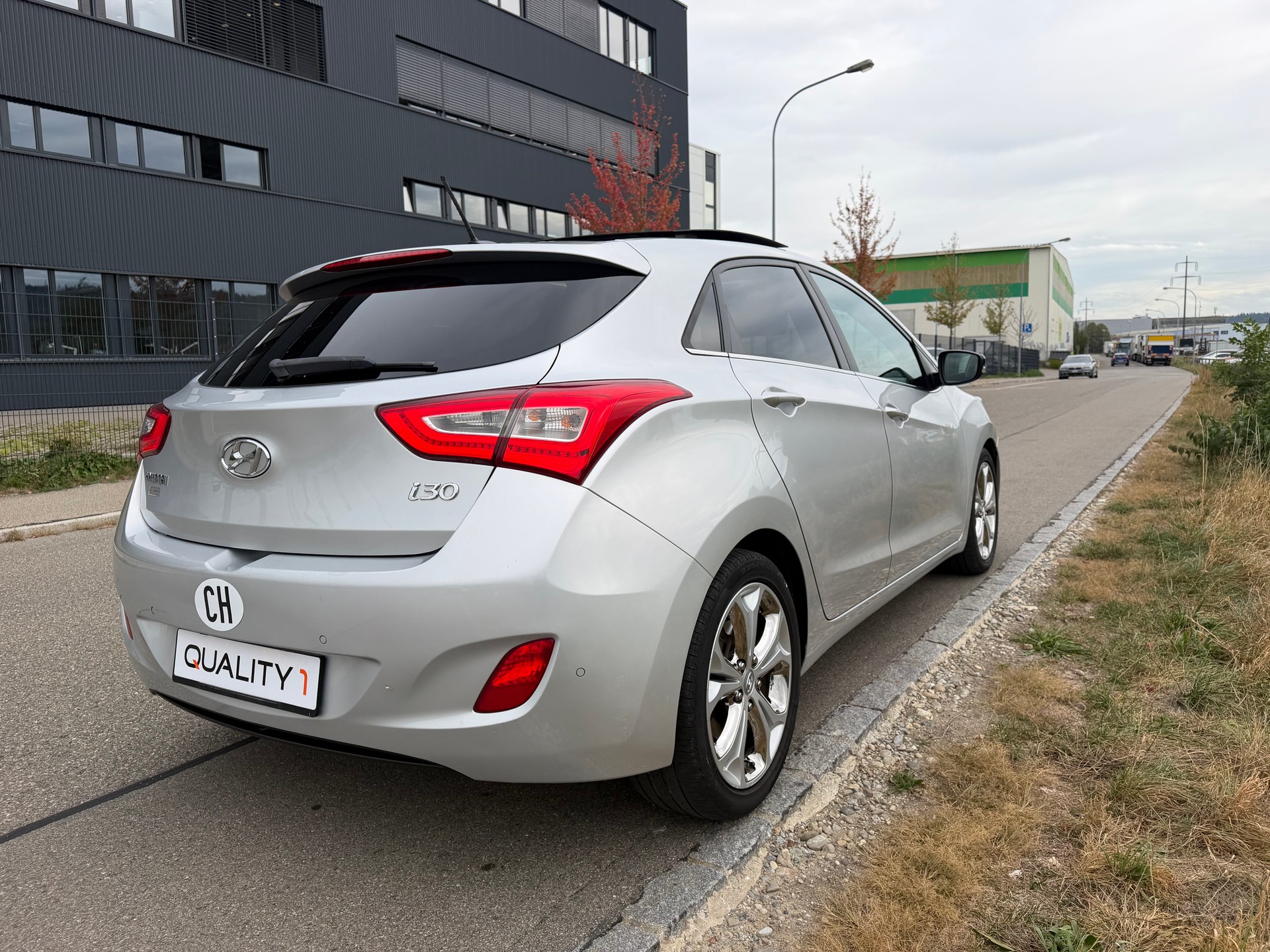 HYUNDAI i30 1.6 CRDi** Vertex** Rückfahrkamera ** Panorama-Schiebedach**-image-9