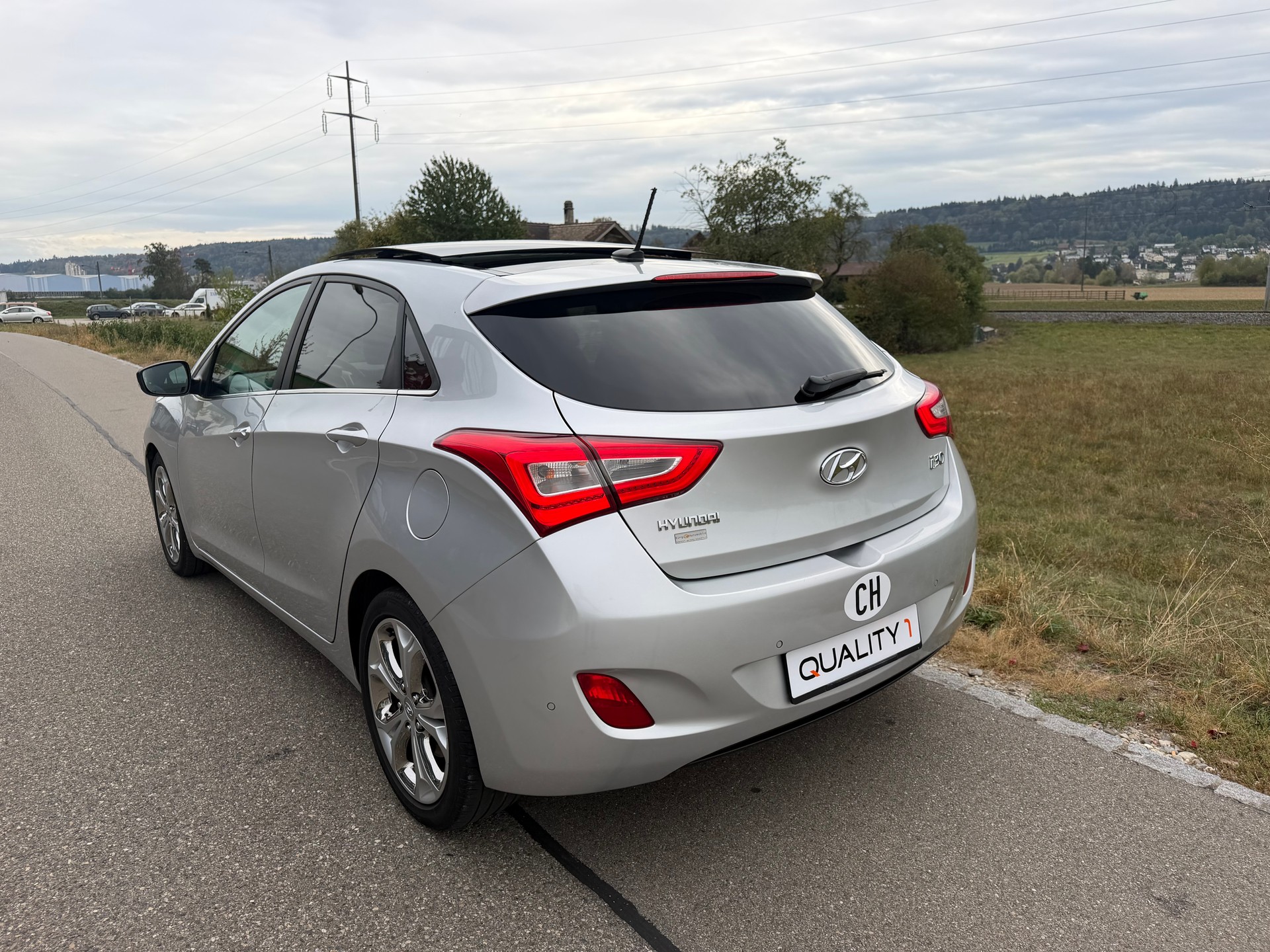 HYUNDAI i30 1.6 CRDi** Vertex** Rückfahrkamera ** Panorama-Schiebedach**-image-12