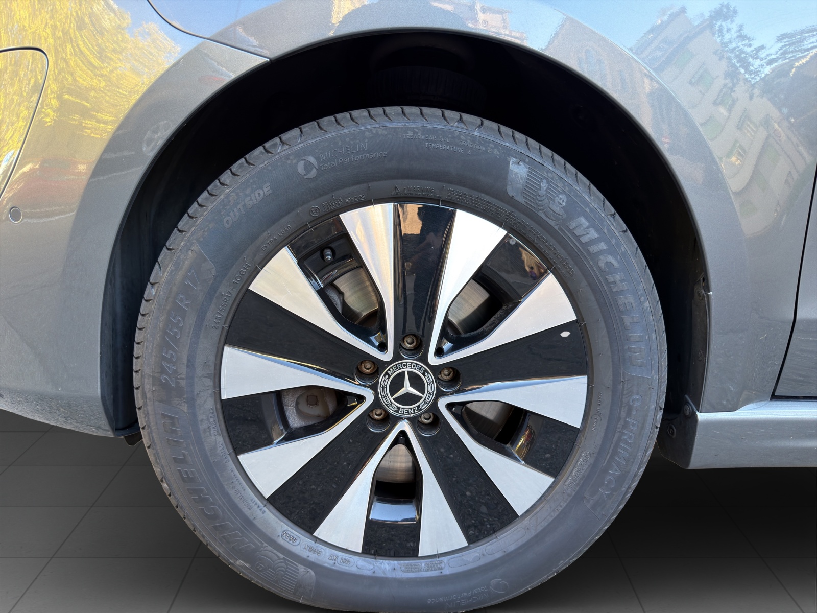 MERCEDES-BENZ EQV 300 lang-image-6