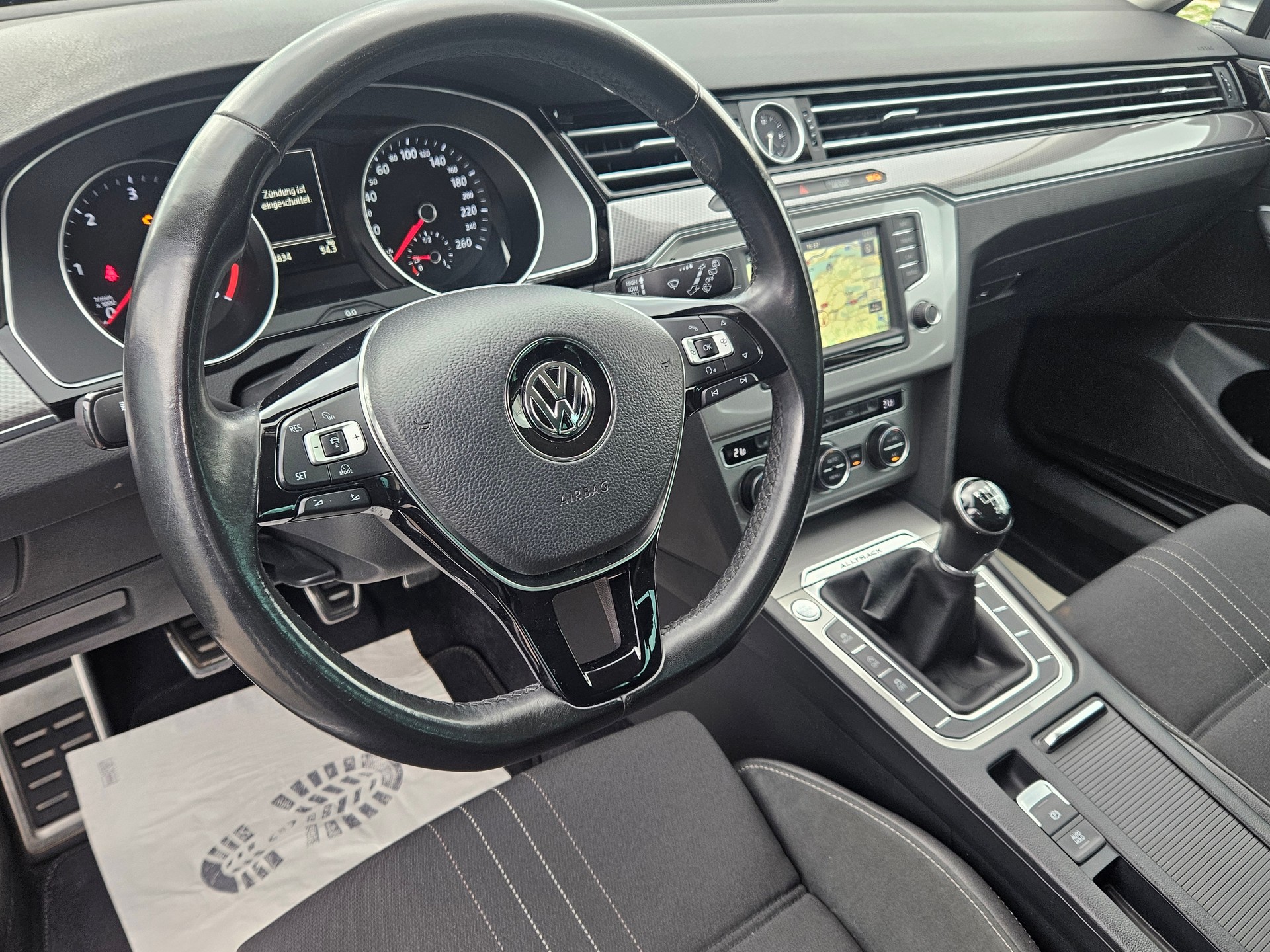 VW Passat Alltrack 2.0 TDI BMT 4Motion-image-13