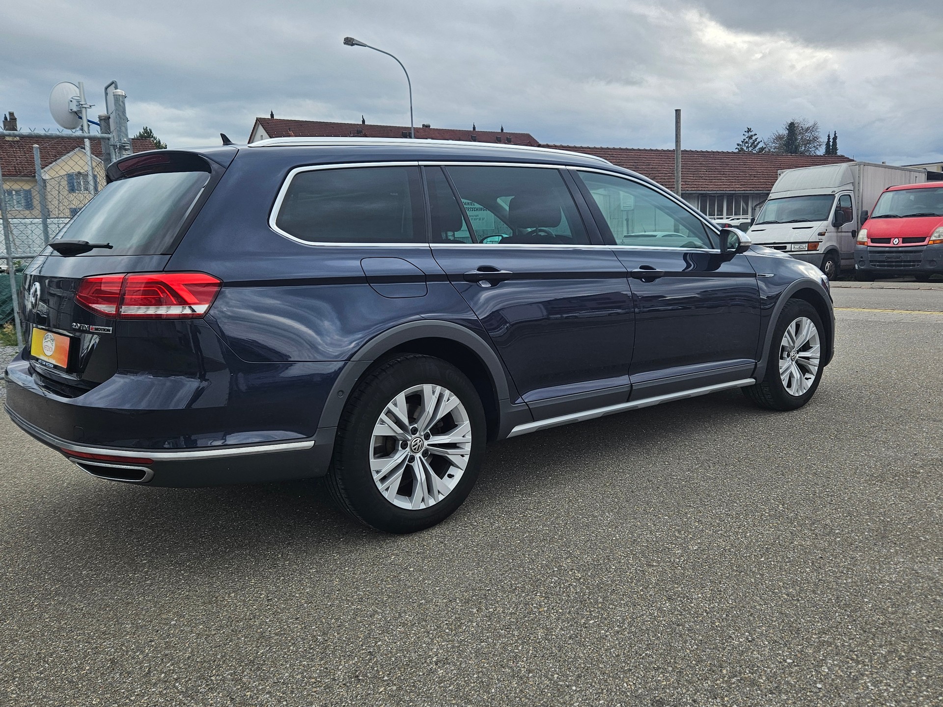 VW Passat Alltrack 2.0 TDI BMT 4Motion-image-4