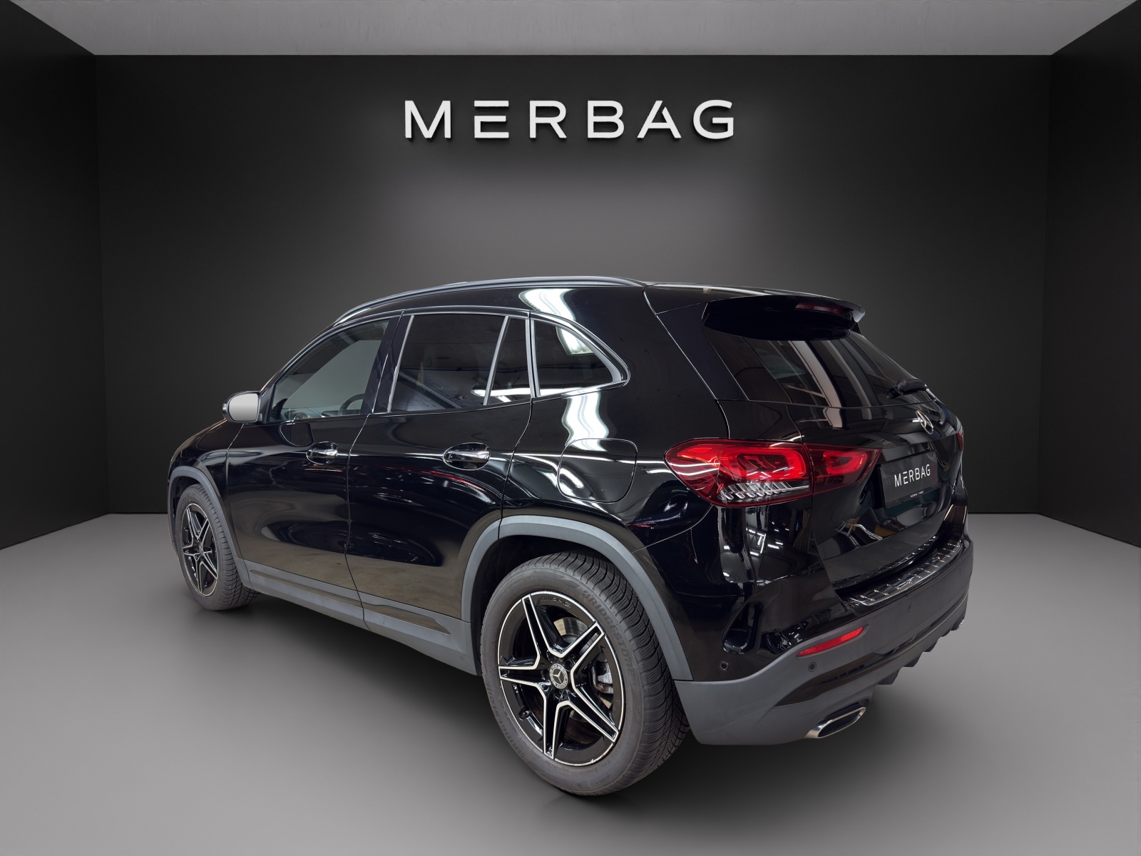 MERCEDES-BENZ GLA 250 AMG Line 4Matic-image-2