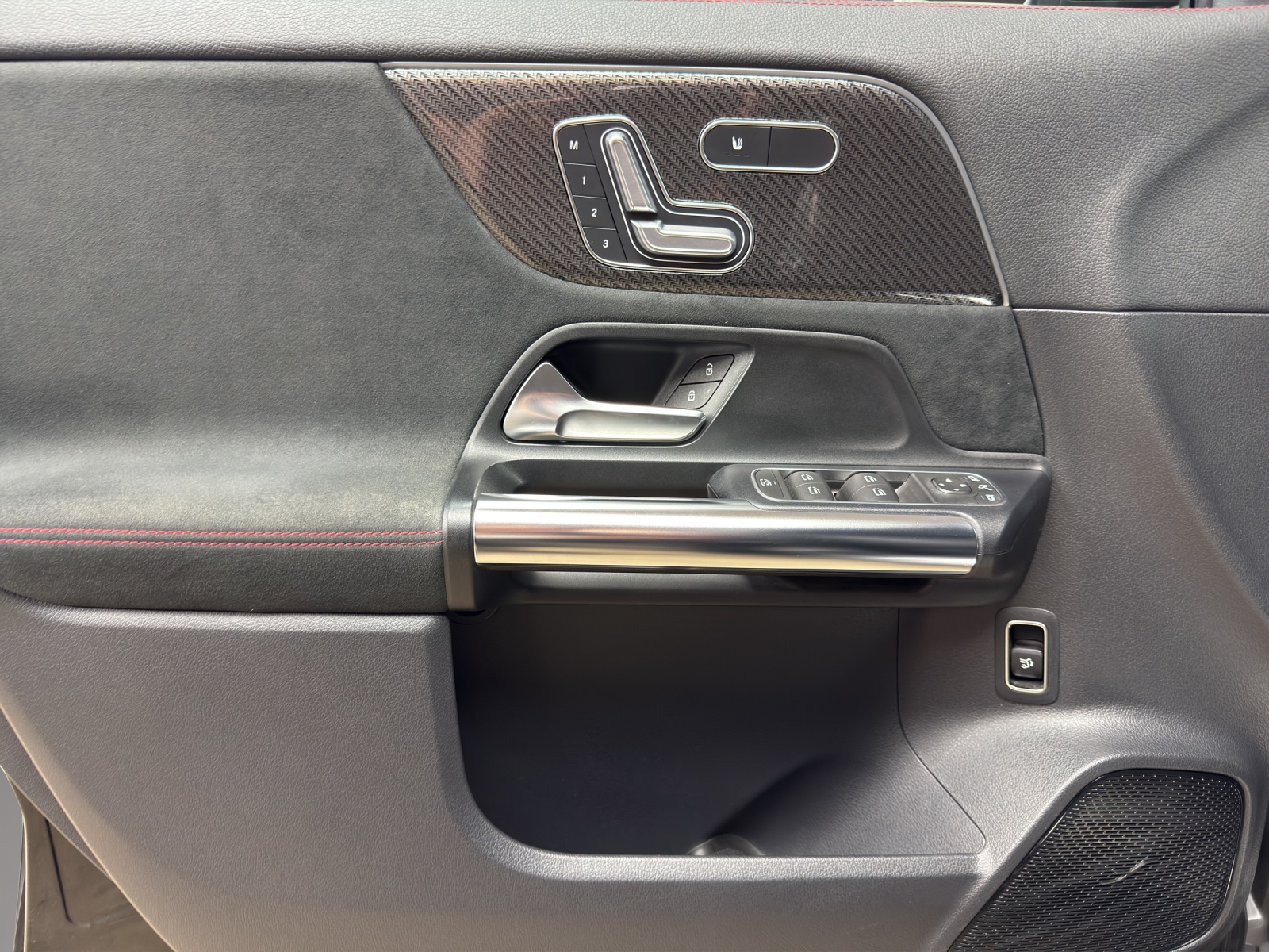MERCEDES-BENZ GLA 250 AMG Line 4Matic-image-12