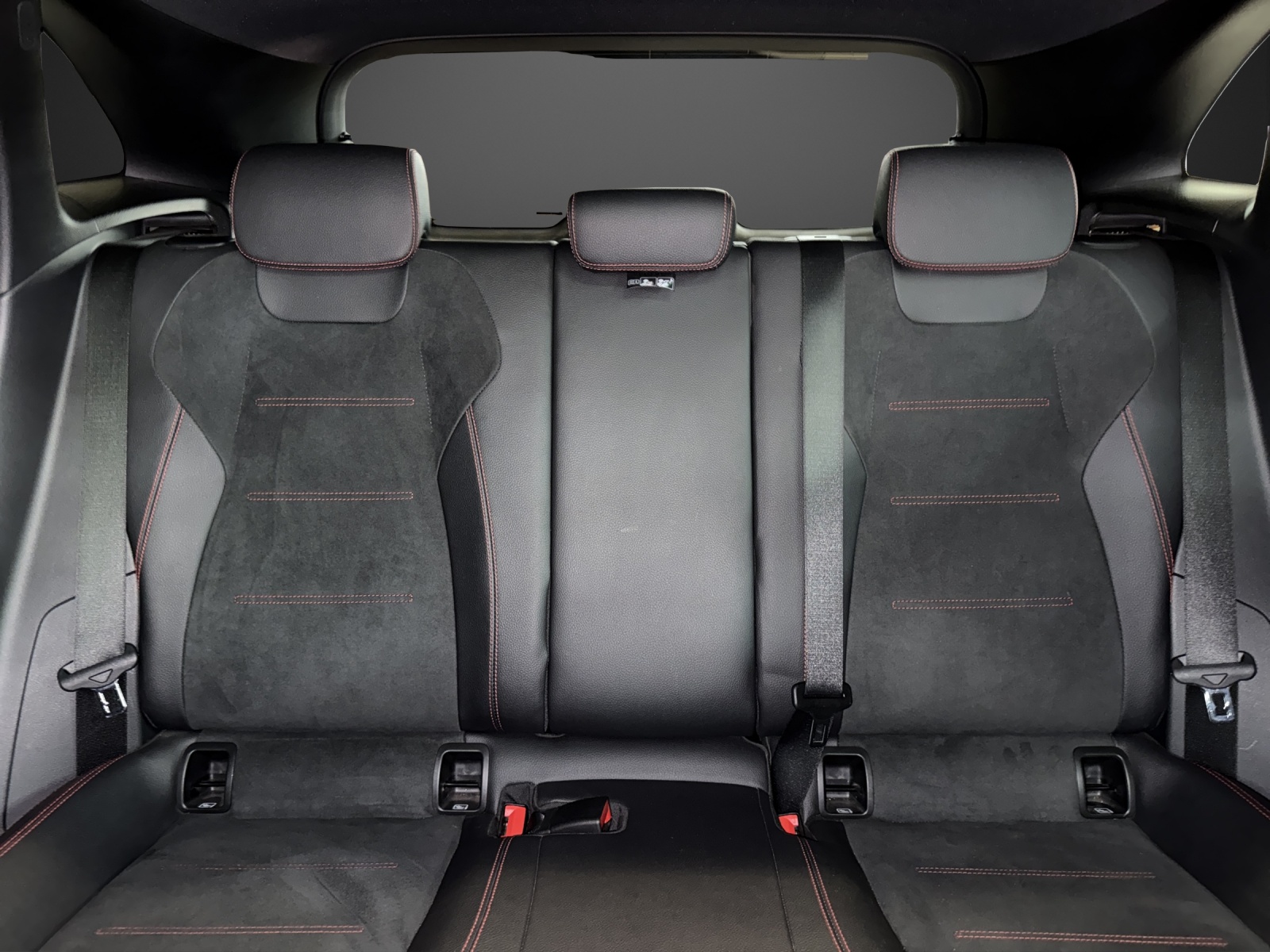 MERCEDES-BENZ GLA 250 AMG Line 4Matic-image-14