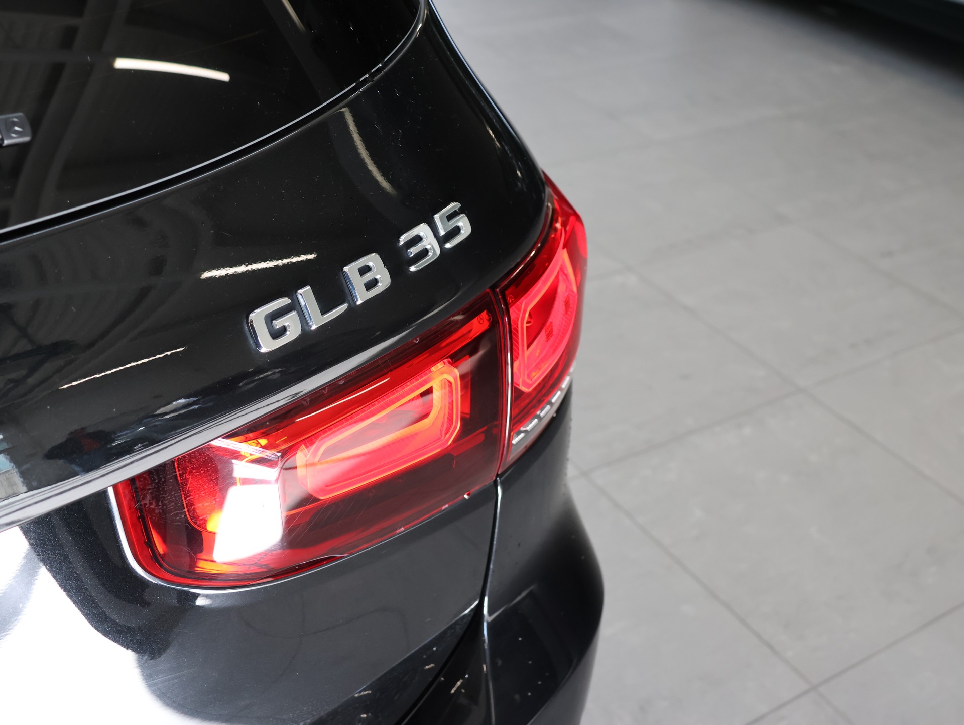 MERCEDES-BENZ GLB 35 AMG 4Matic 8G-Tronic *1-HAND*-image-4
