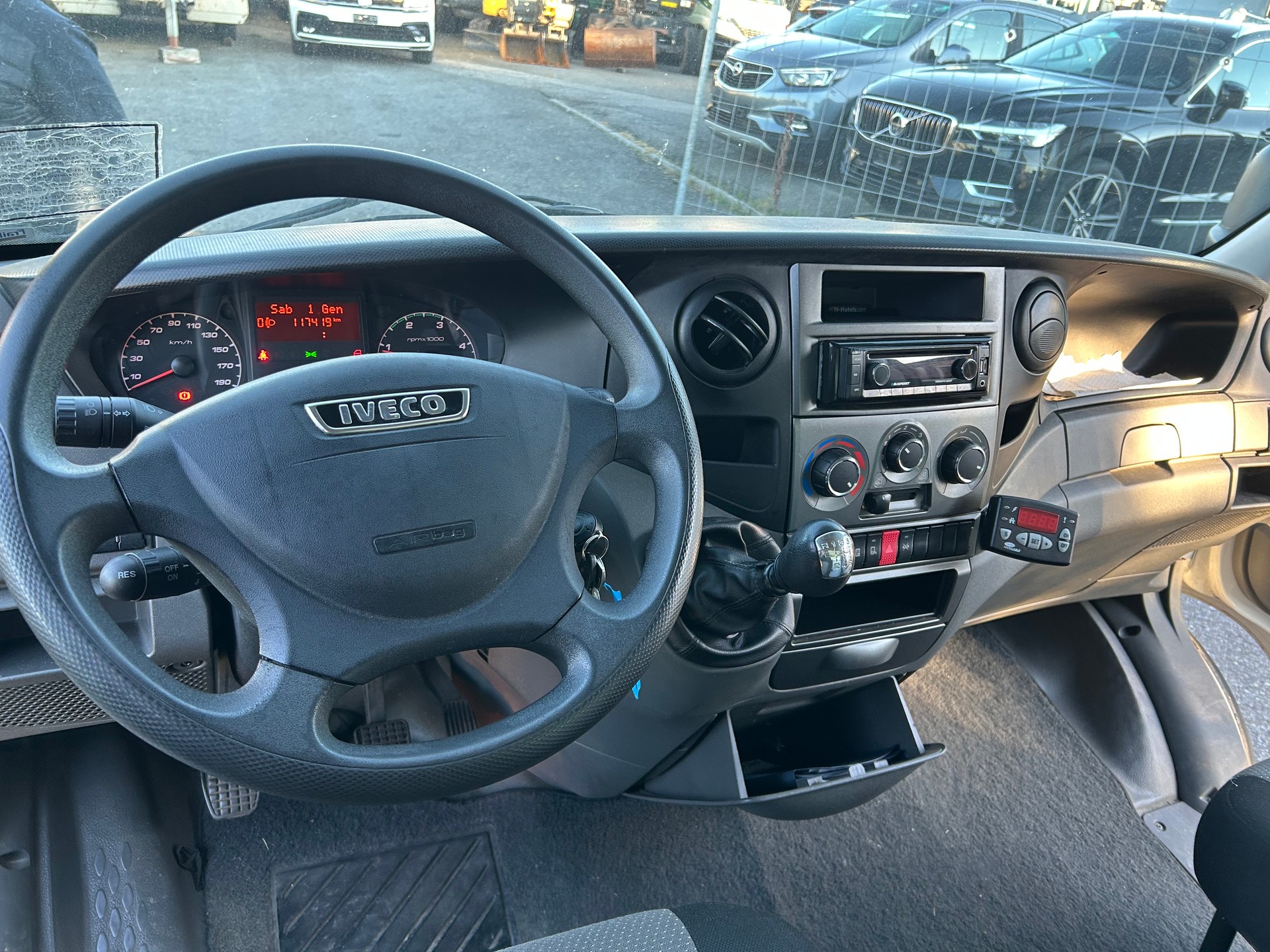 IVECO 35 S 15-image-8