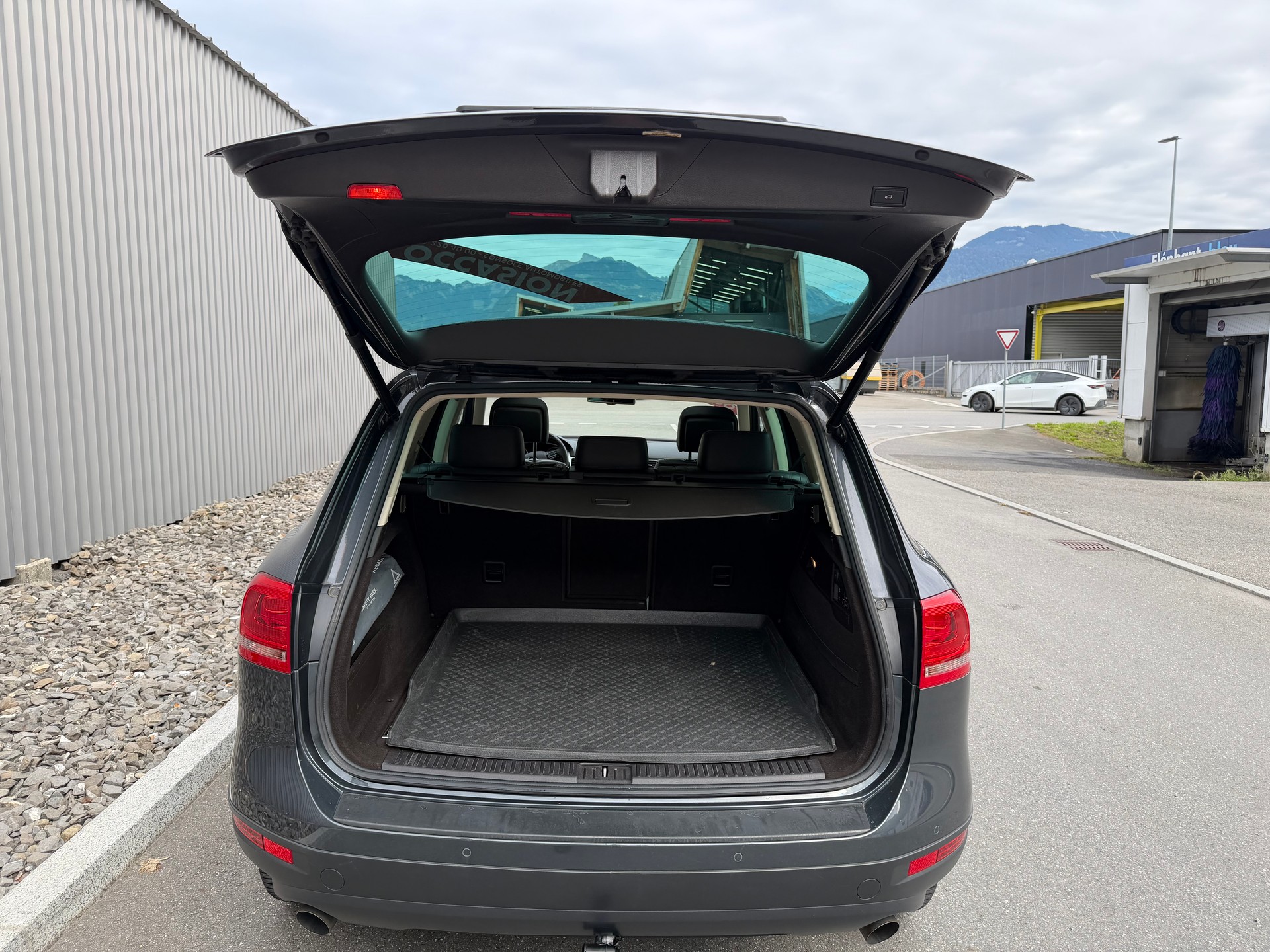 VW Touareg 3.0 TDI BlueMotion Technology Tiptronic CROCHET ATTELAGE 3500 KG-image-17