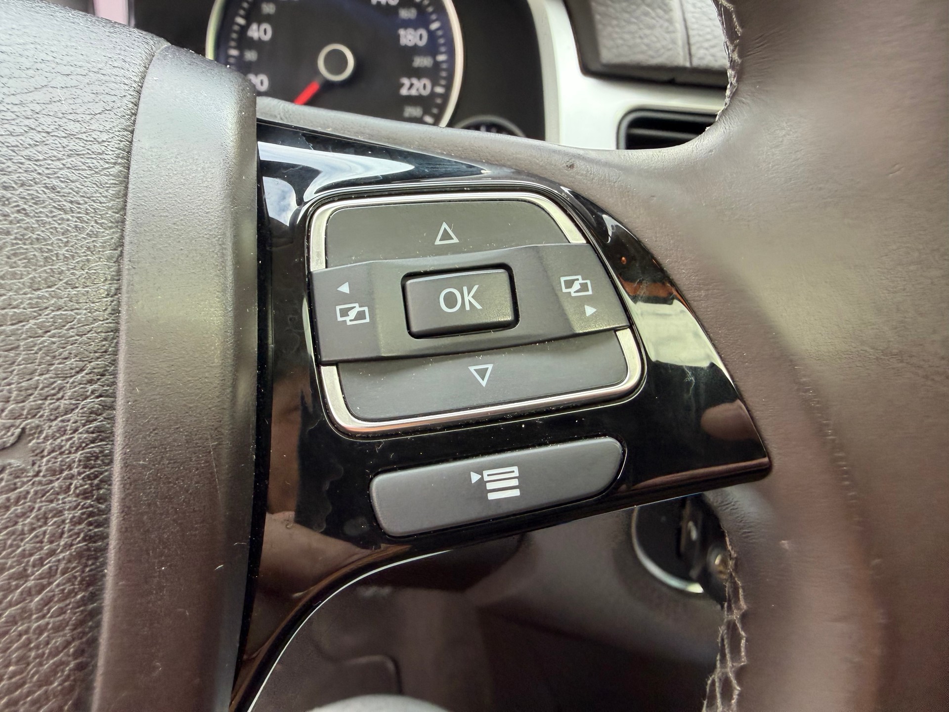 VW Touareg 3.0 TDI BlueMotion Technology Tiptronic CROCHET ATTELAGE 3500 KG-image-41