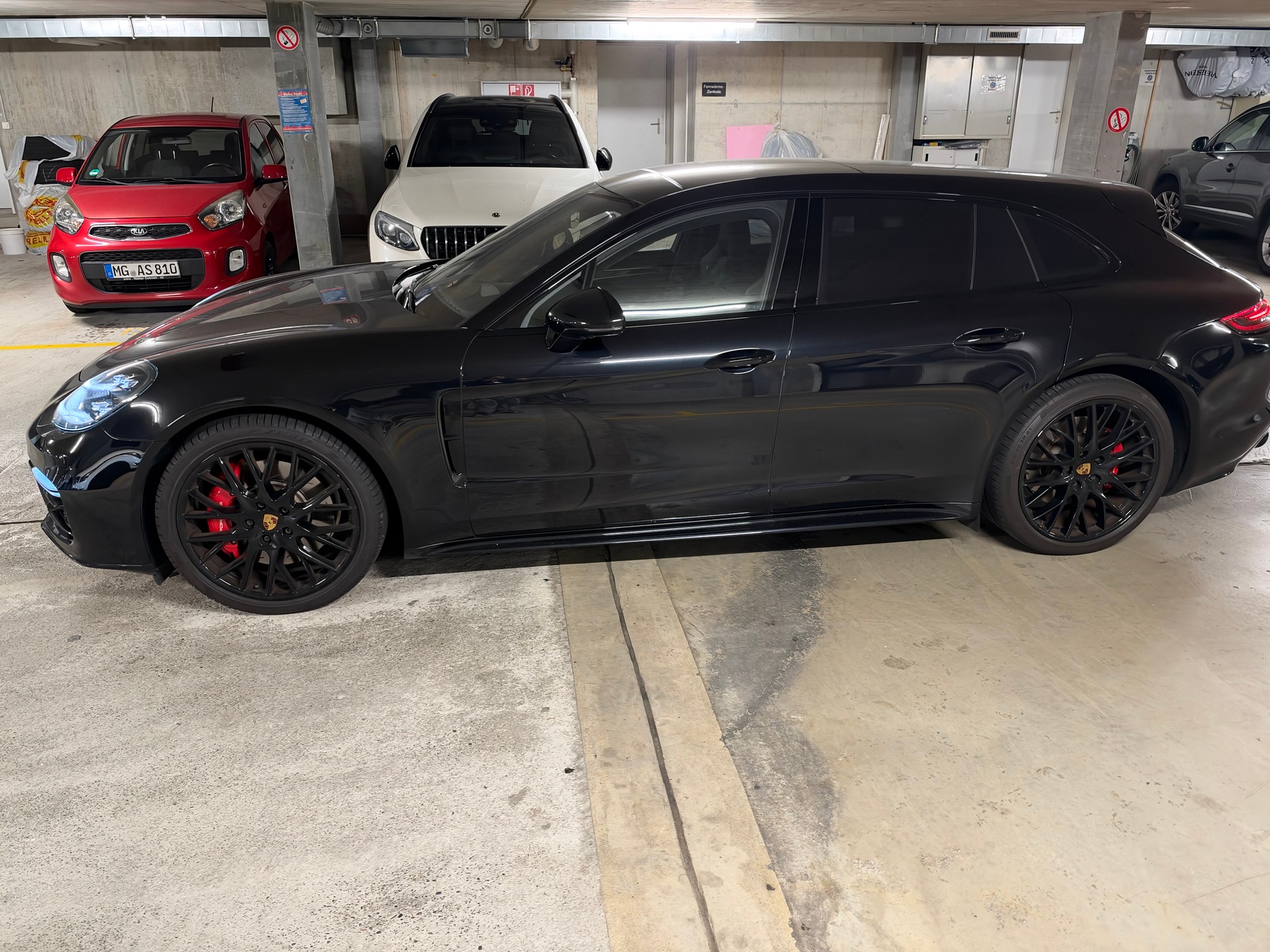 PORSCHE 4.0 V8 GTS-image-2