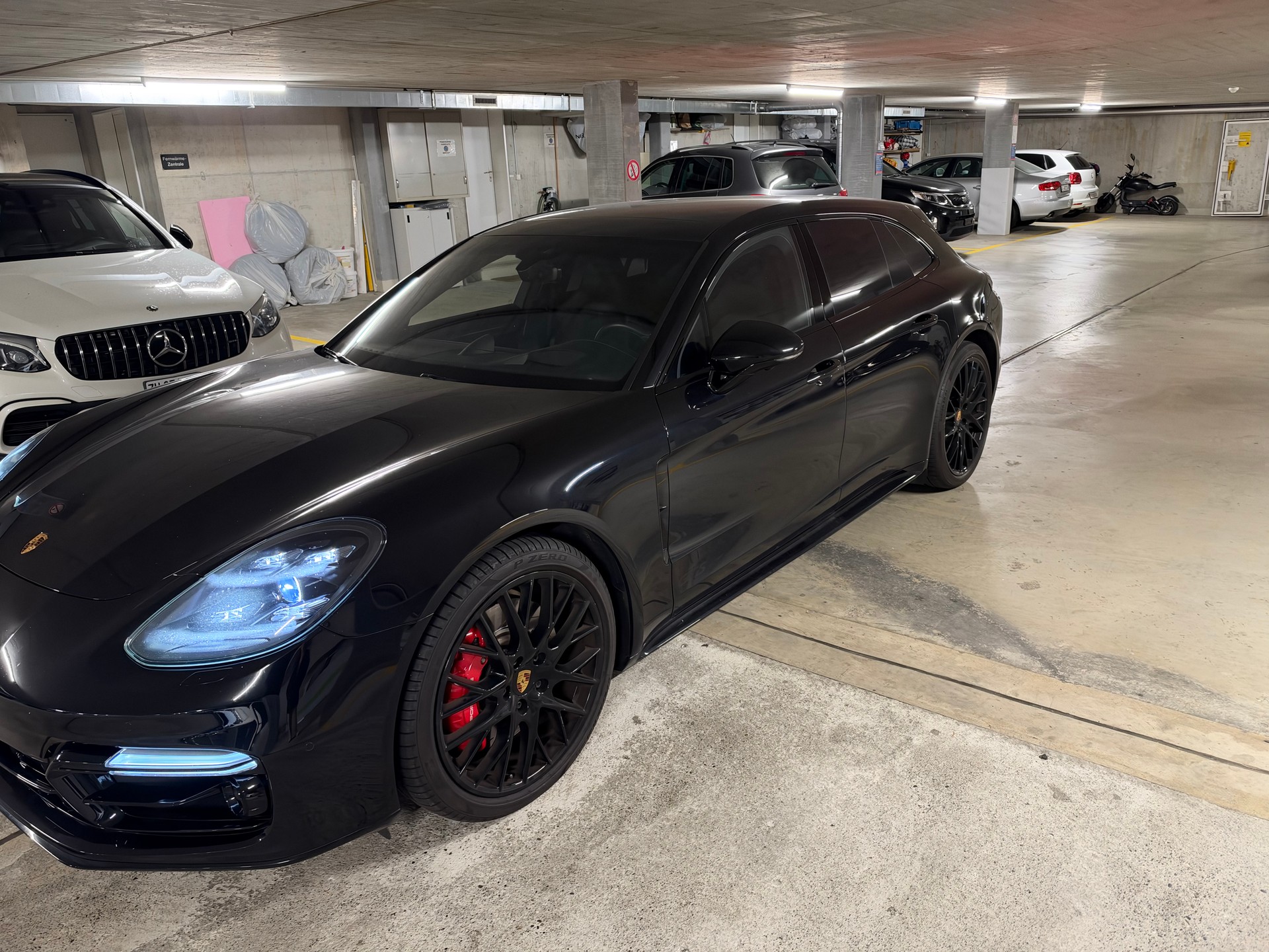PORSCHE 4.0 V8 GTS-image-1