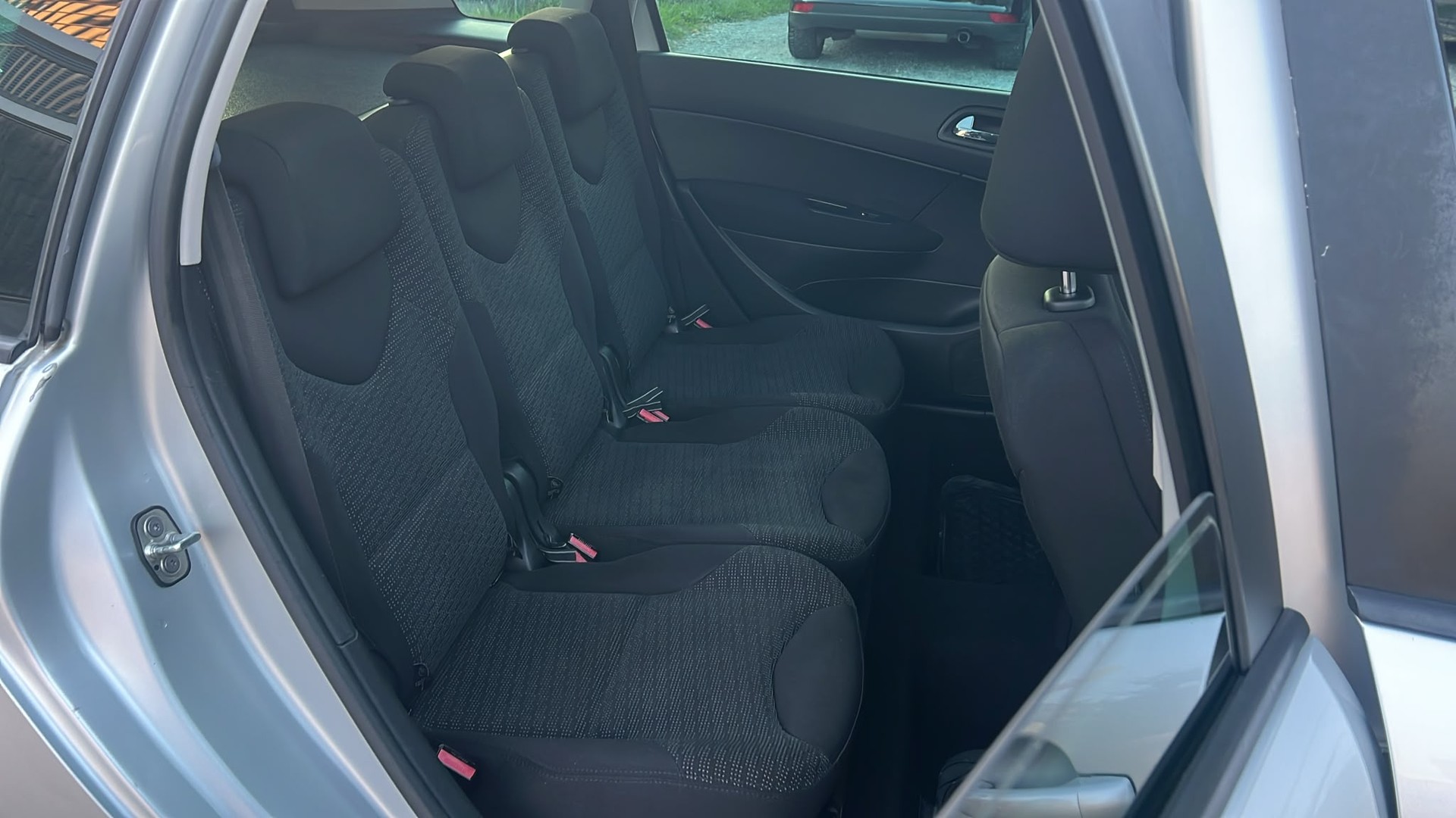 PEUGEOT 308 SW 2.0 HDI Sport Automatic-image-8