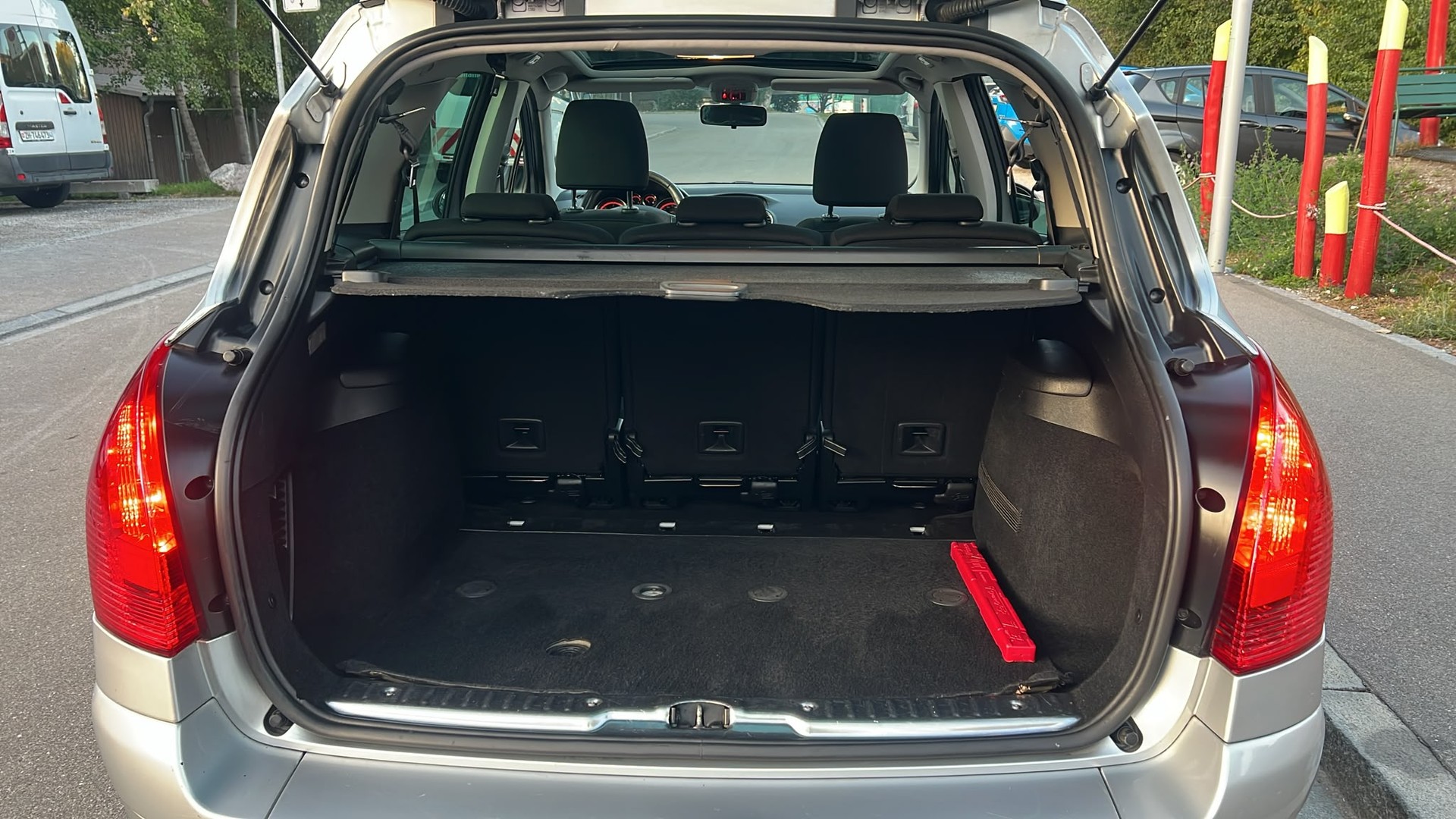 PEUGEOT 308 SW 2.0 HDI Sport Automatic-image-14