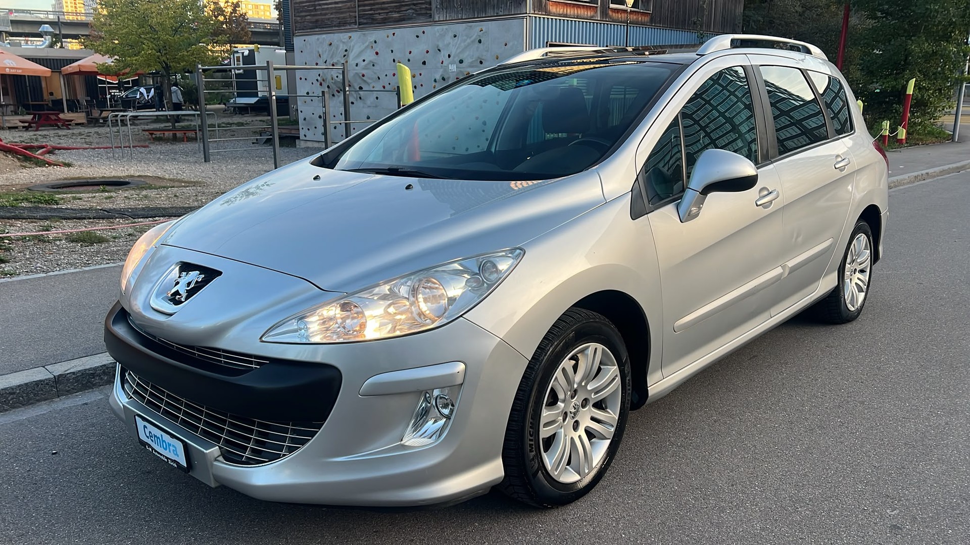 PEUGEOT 308 SW 2.0 HDI Sport Automatic-image-0