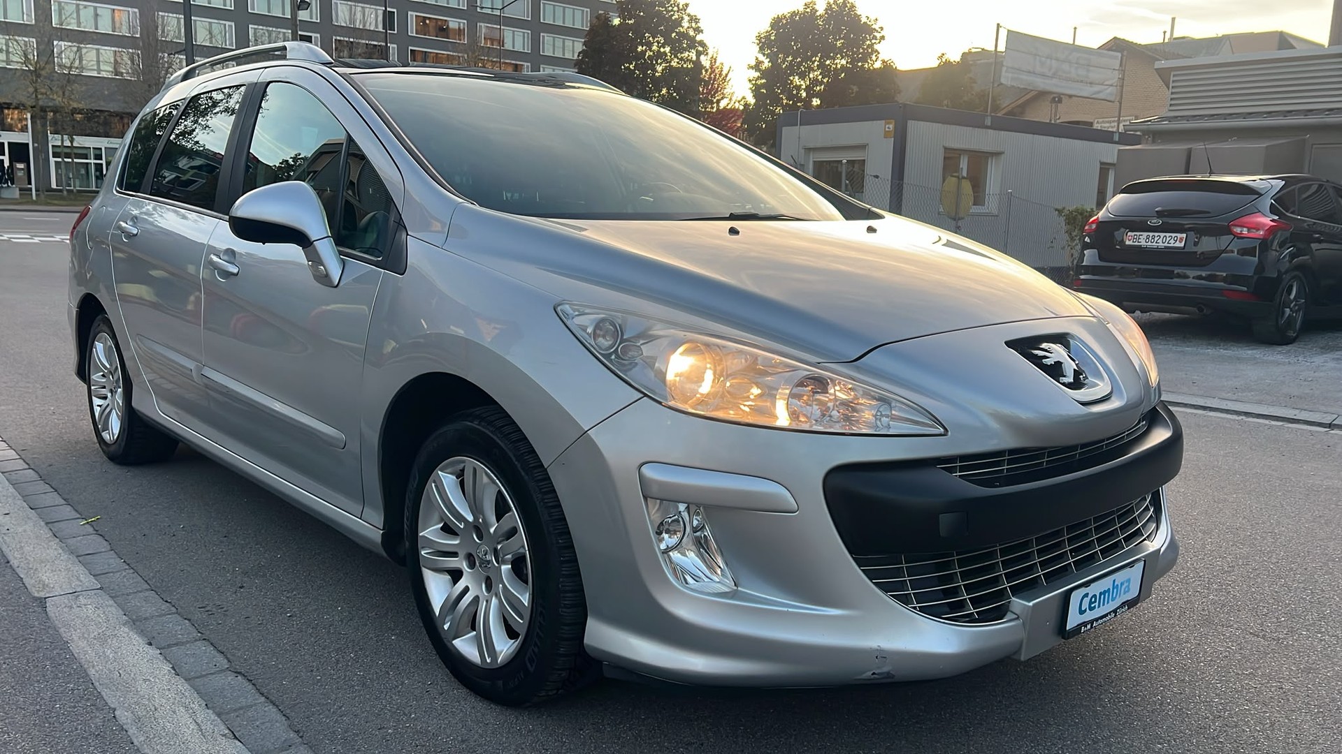 PEUGEOT 308 SW 2.0 HDI Sport Automatic-image-1