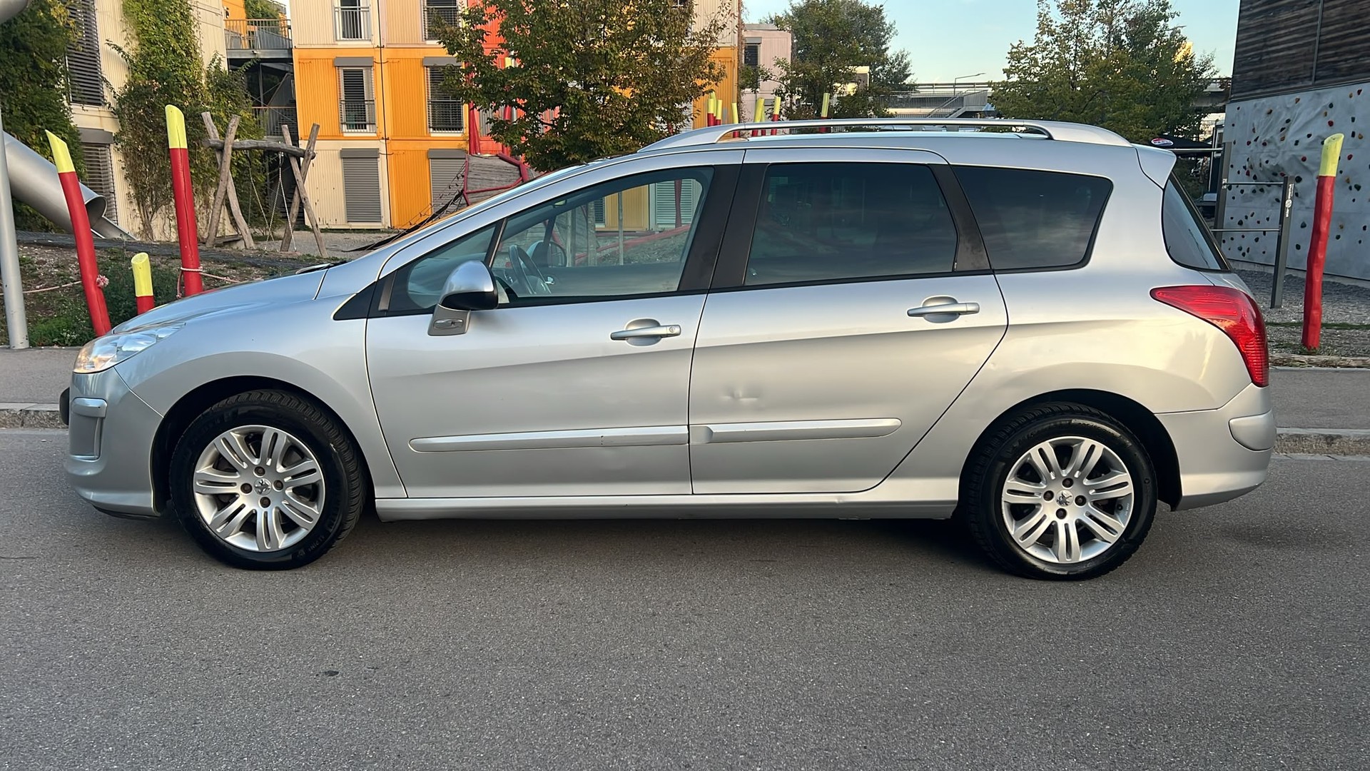 PEUGEOT 308 SW 2.0 HDI Sport Automatic-image-10