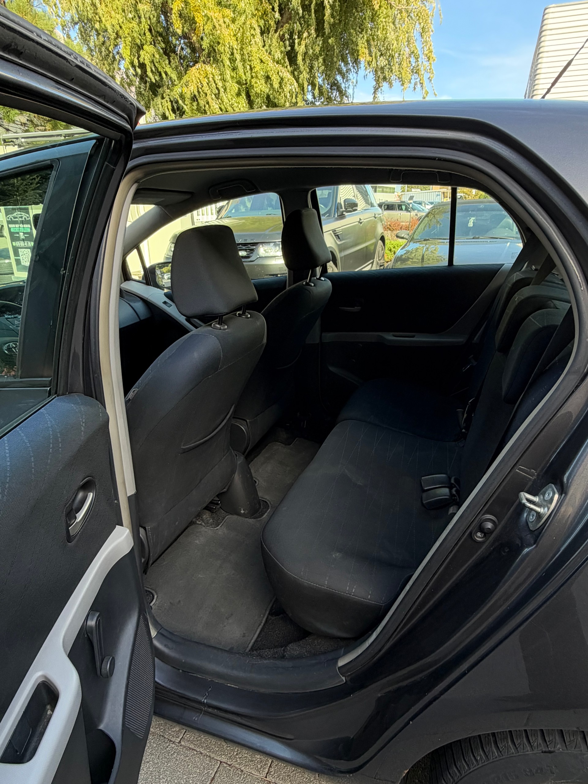 TOYOTA Yaris 1.4 D-4D Linea Luna-image-4