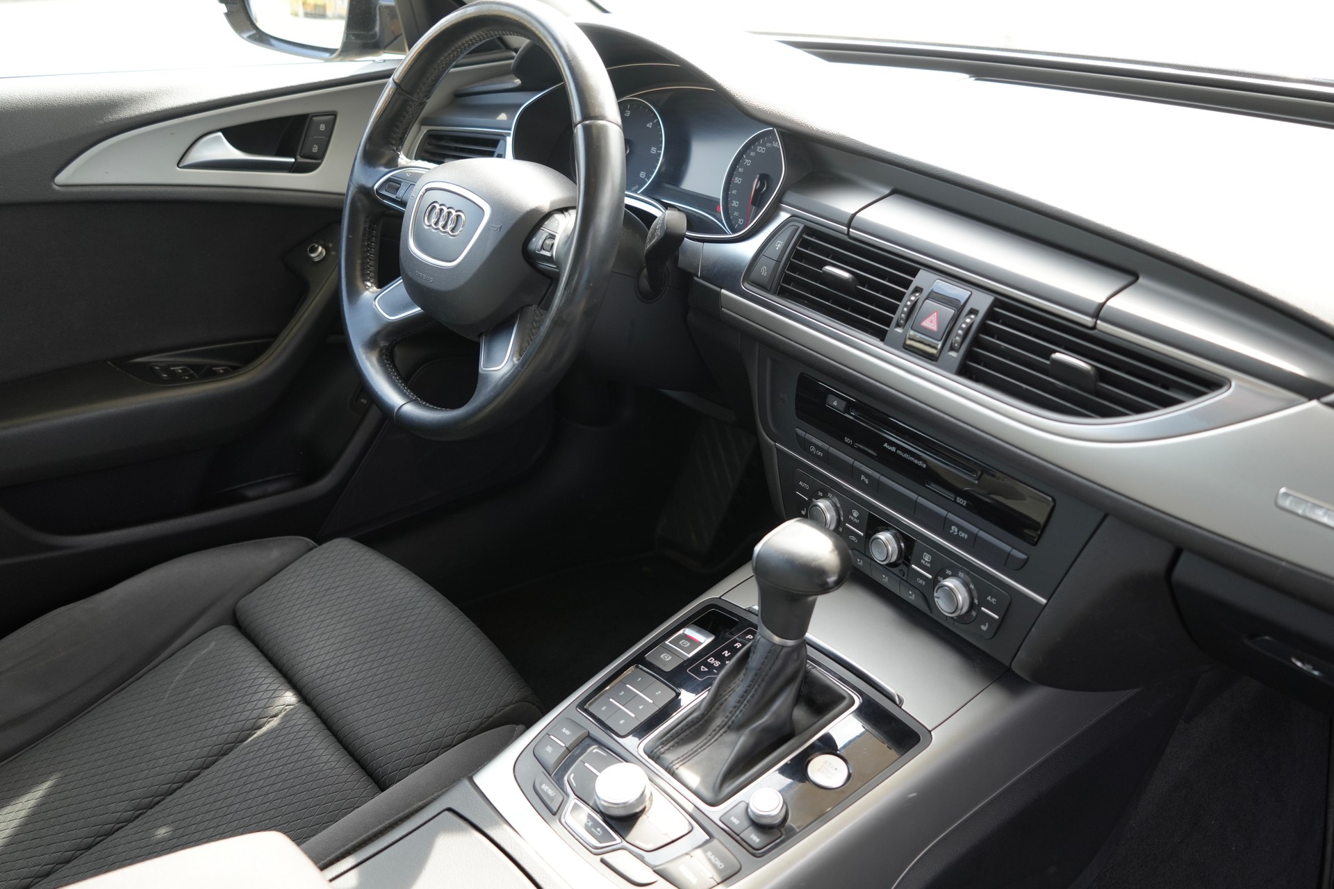 AUDI A6 Avant 3.0 TDI V6 quattro S-tronic-image-11