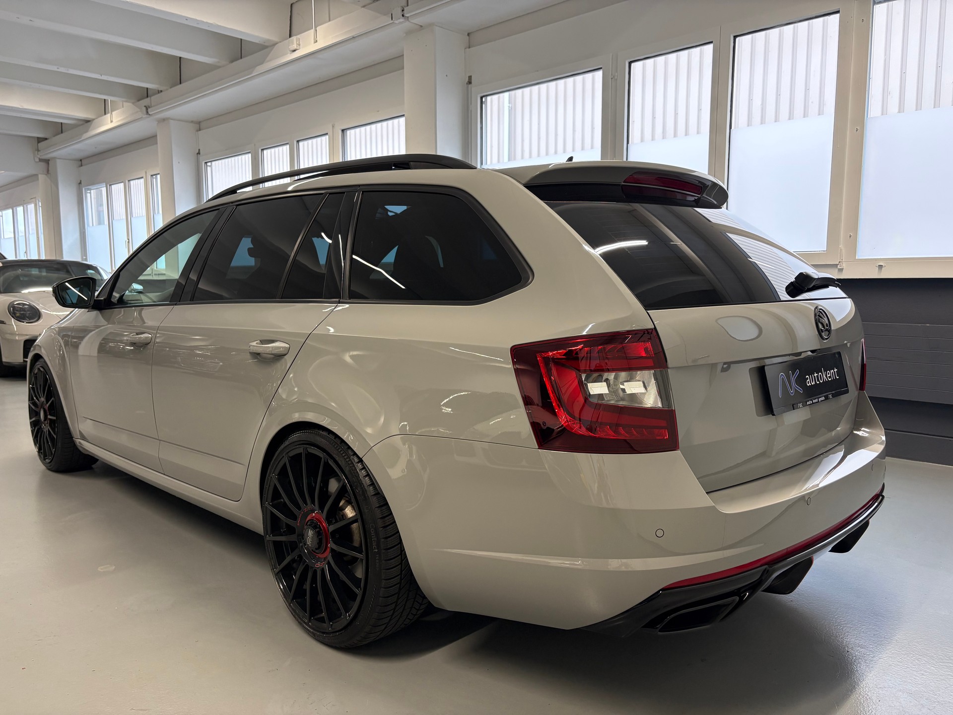 SKODA Octavia Combi 2.0 TSI RS DSG Nardo-showroom-element-3