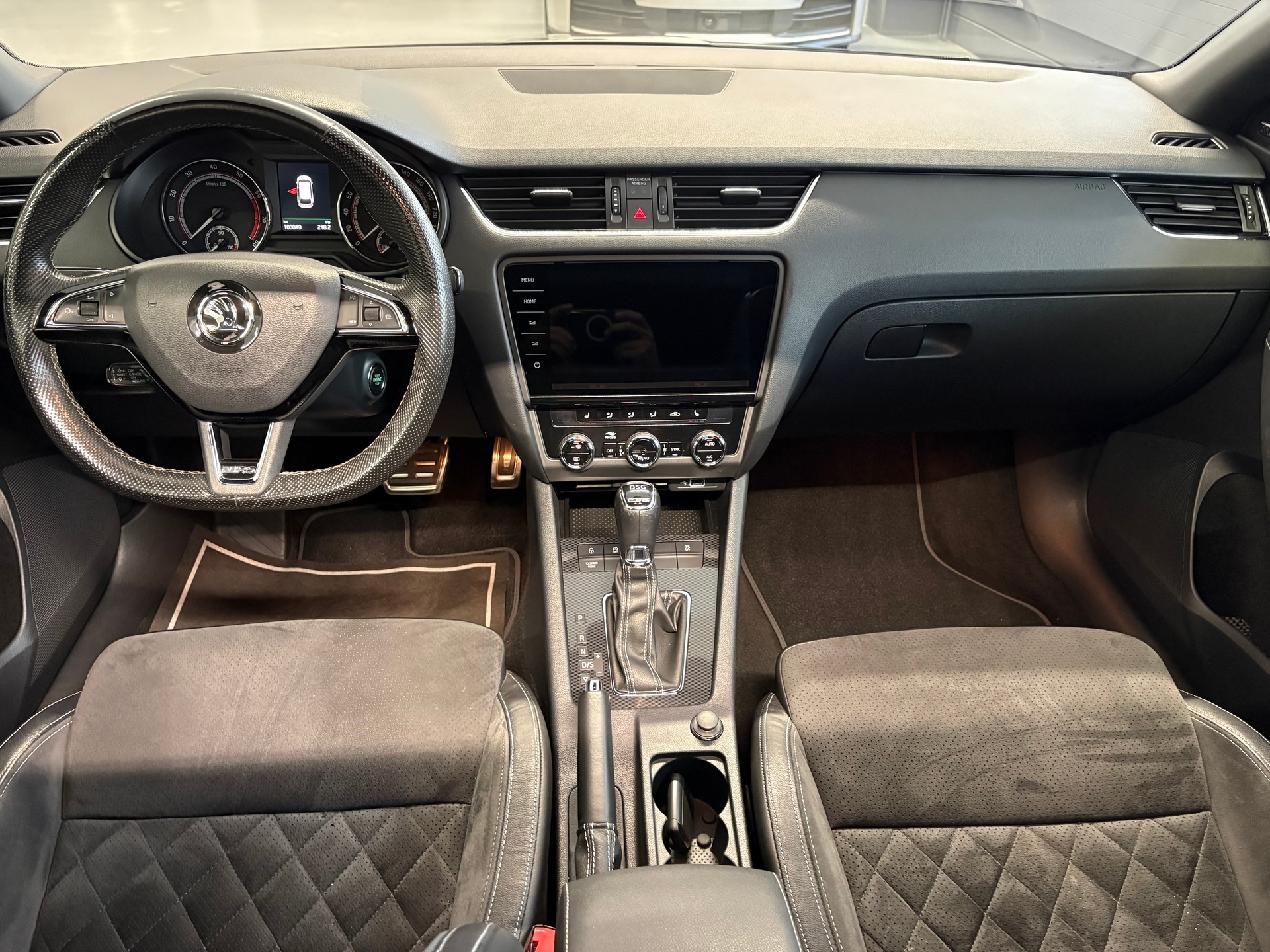 SKODA Octavia Combi 2.0 TSI RS DSG Nardo-image-8