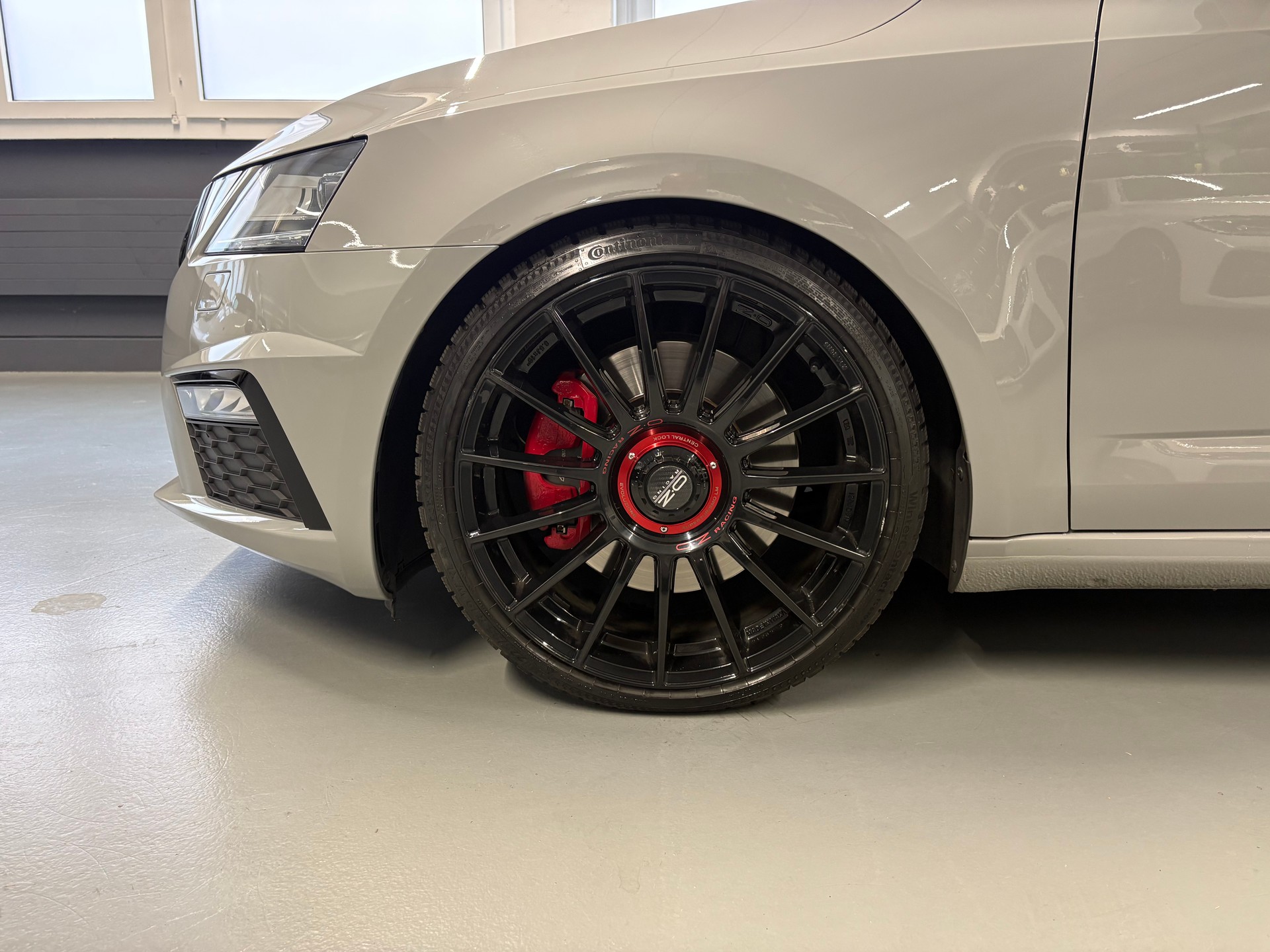 SKODA Octavia Combi 2.0 TSI RS DSG Nardo-image-5