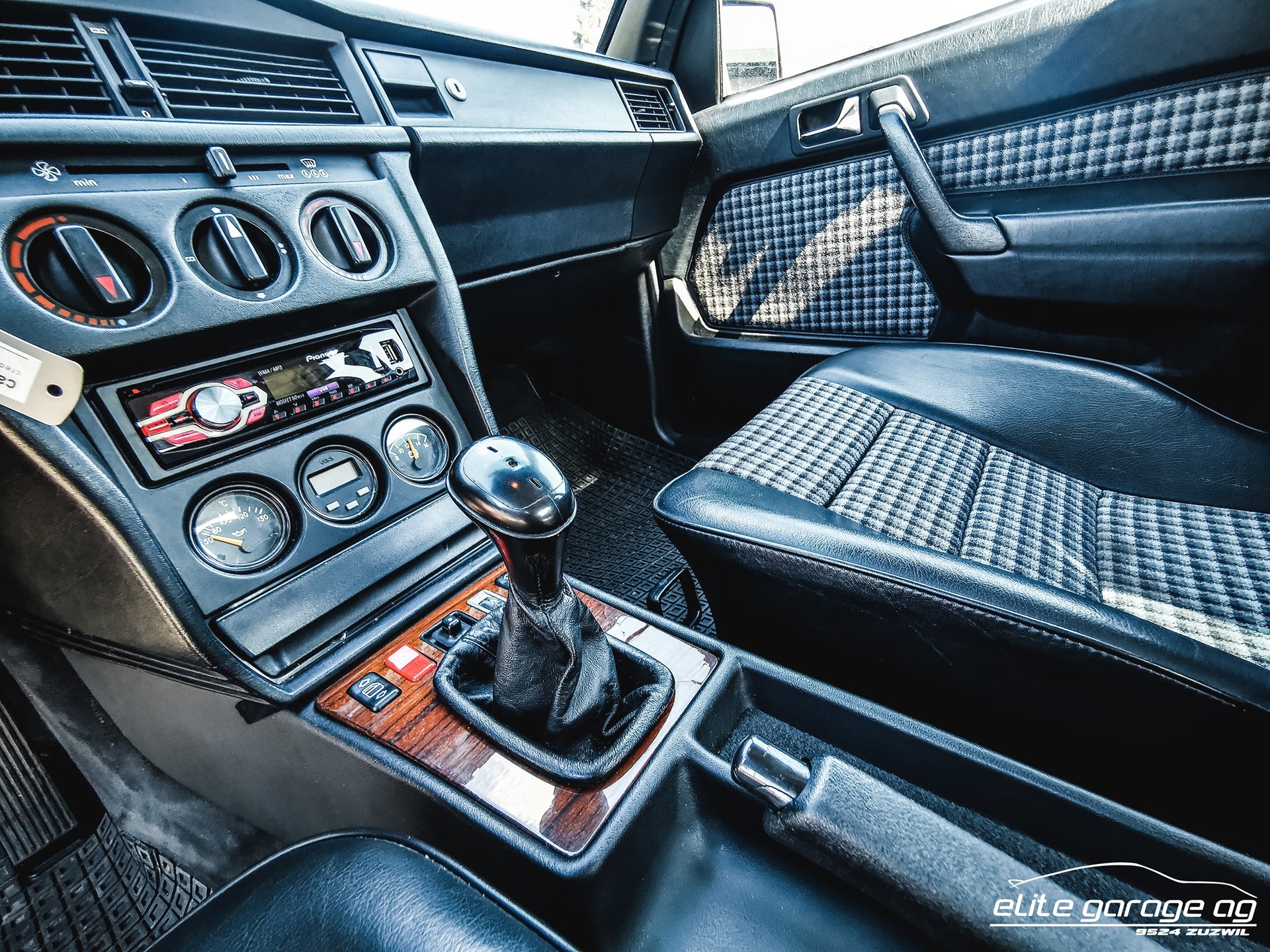 MERCEDES-BENZ 190 E 2.5-16-image-15