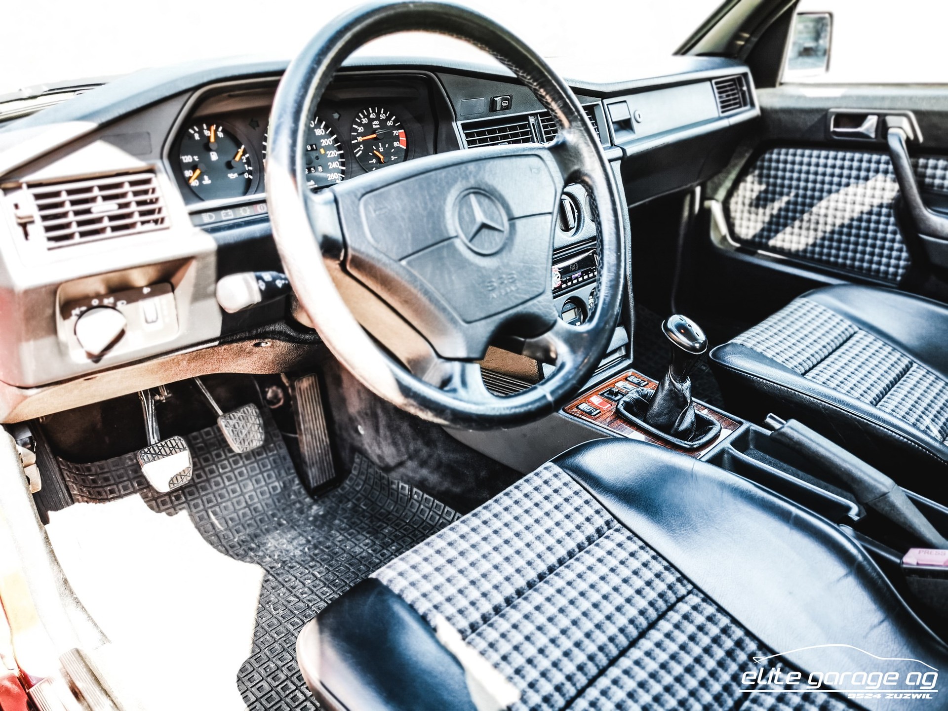 MERCEDES-BENZ 190 E 2.5-16-image-11