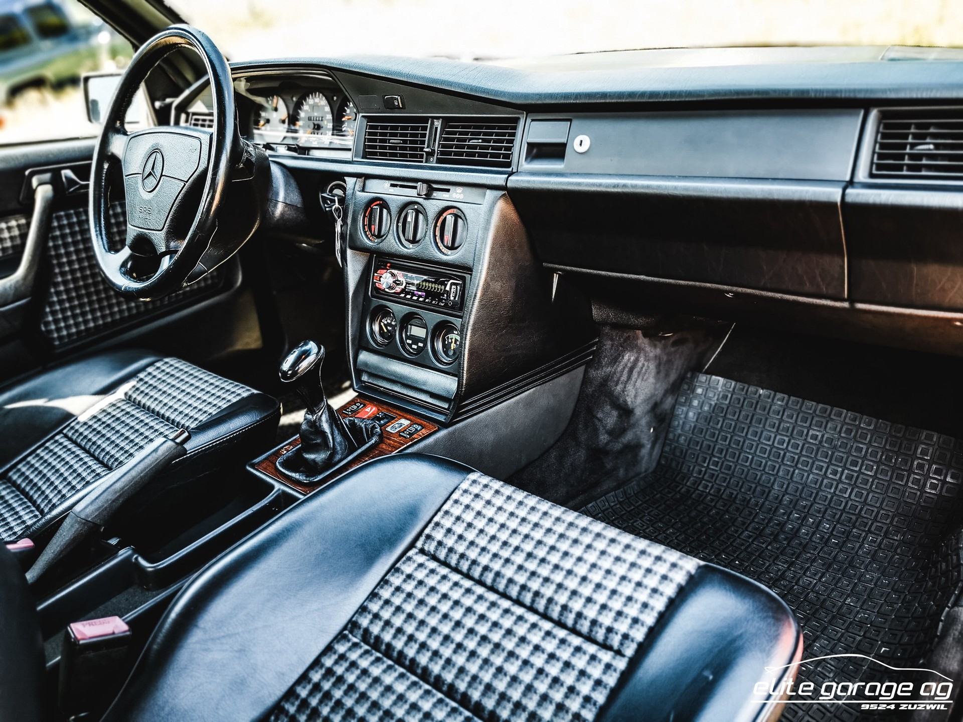 MERCEDES-BENZ 190 E 2.5-16-image-13