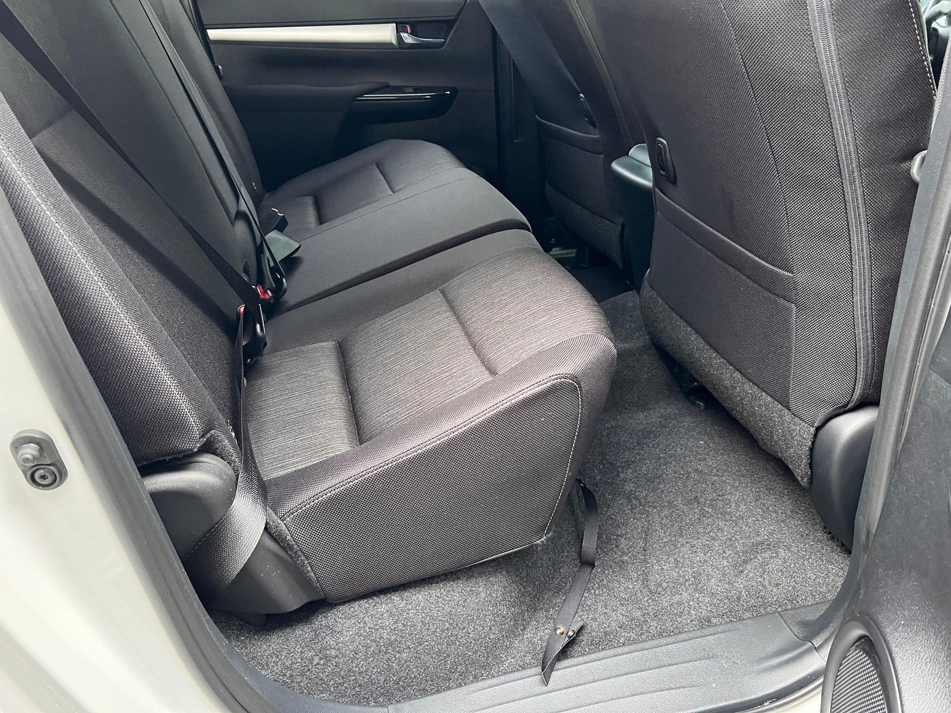 TOYOTA HI-LUX Hilux Double Cab.-Pick-up 2.4 D-4D 150 Style-image-11