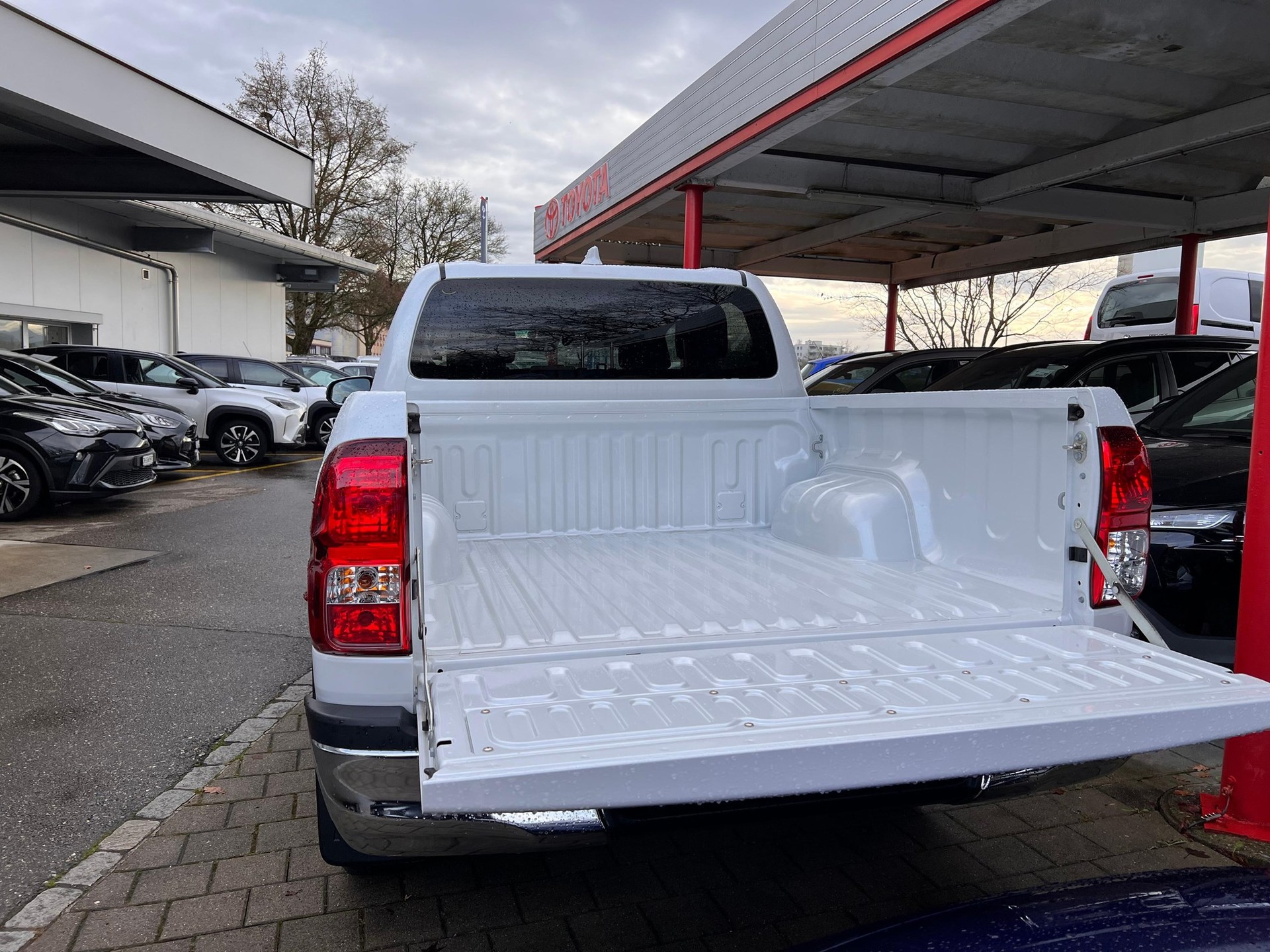 TOYOTA HI-LUX Hilux Double Cab.-Pick-up 2.4 D-4D 150 Style-image-6