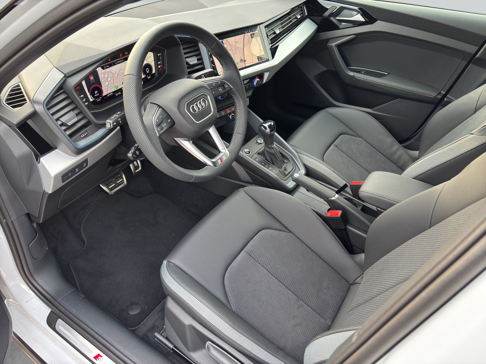 AUDI A1 Sportback 35 TFSI S Line S-tronic-image-4