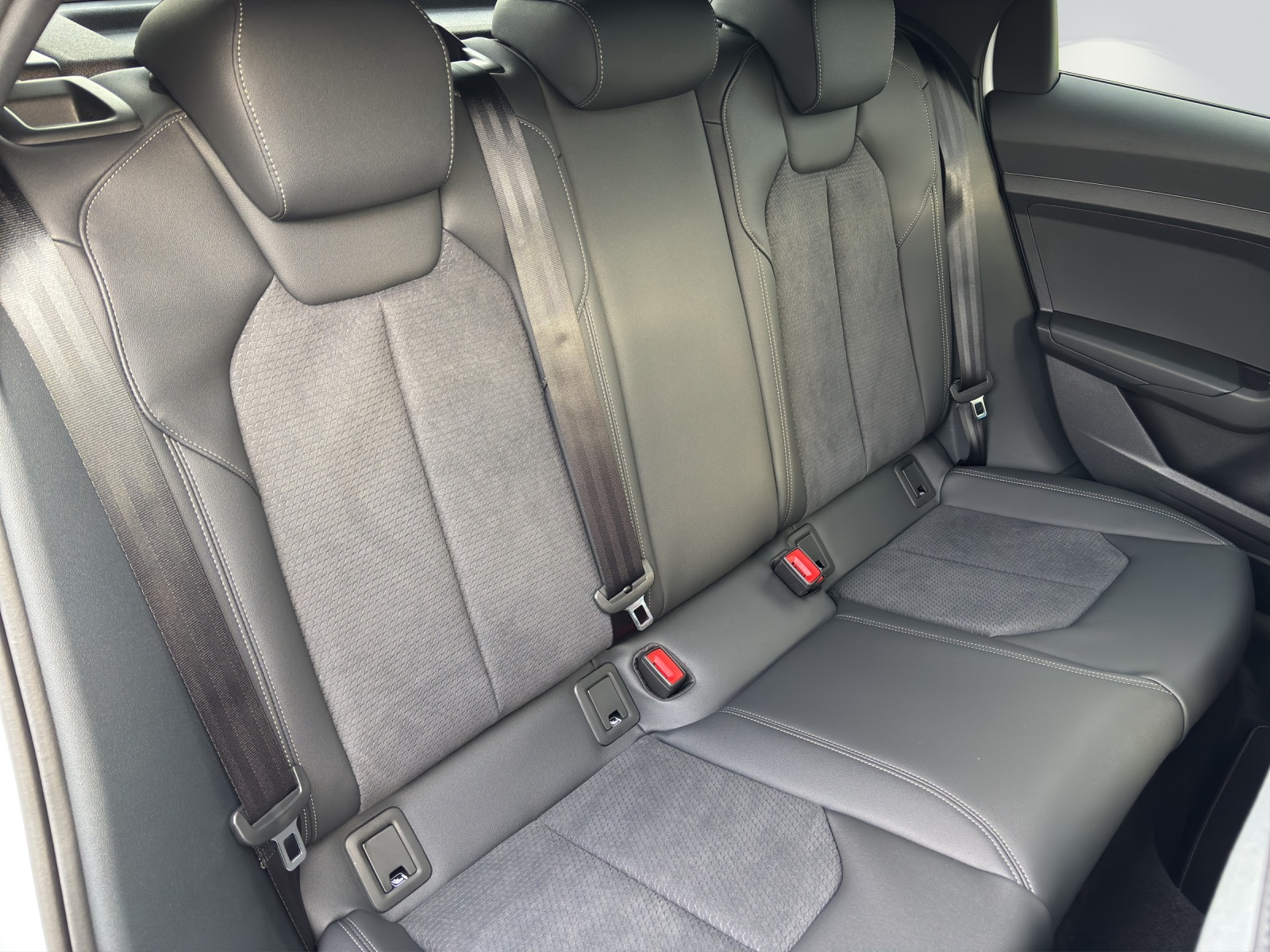 AUDI A1 Sportback 35 TFSI S Line S-tronic-image-8