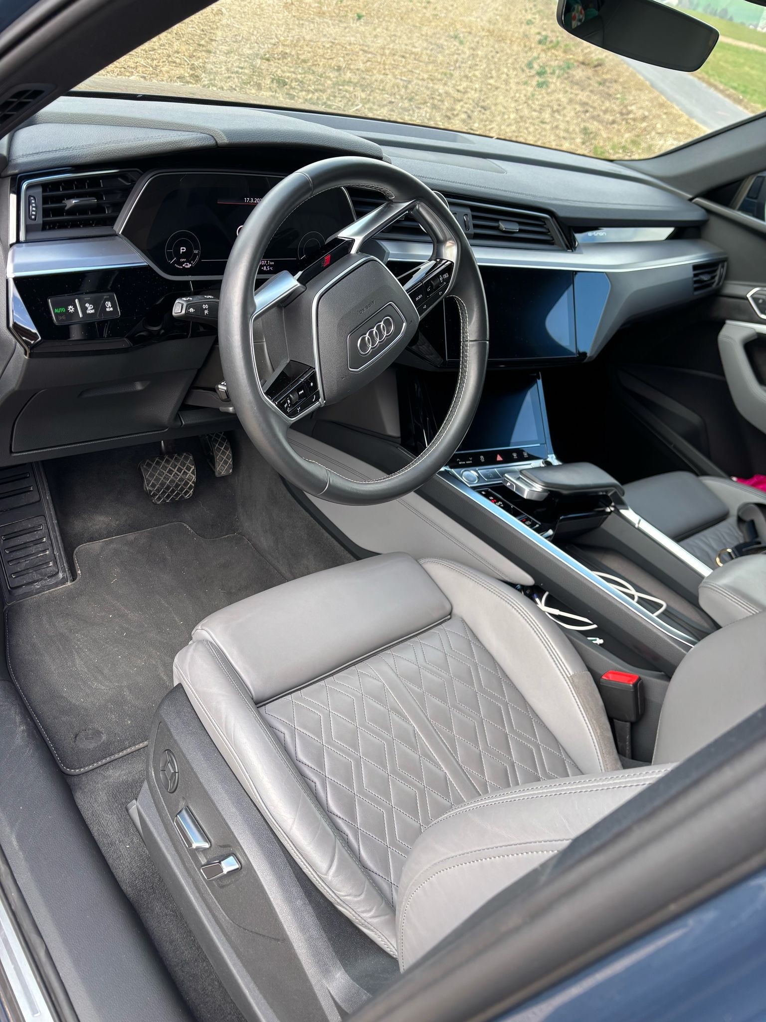 AUDI e-tron 50 Sportback S Line quattro-image-4