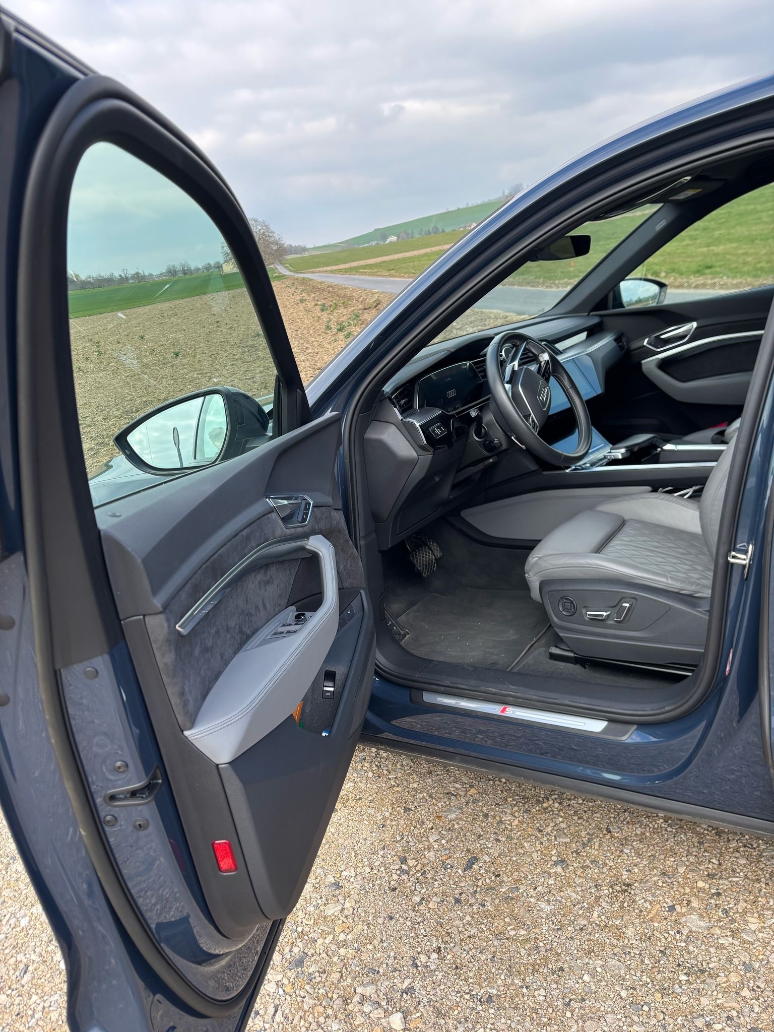 AUDI e-tron 50 Sportback S Line quattro-image-5