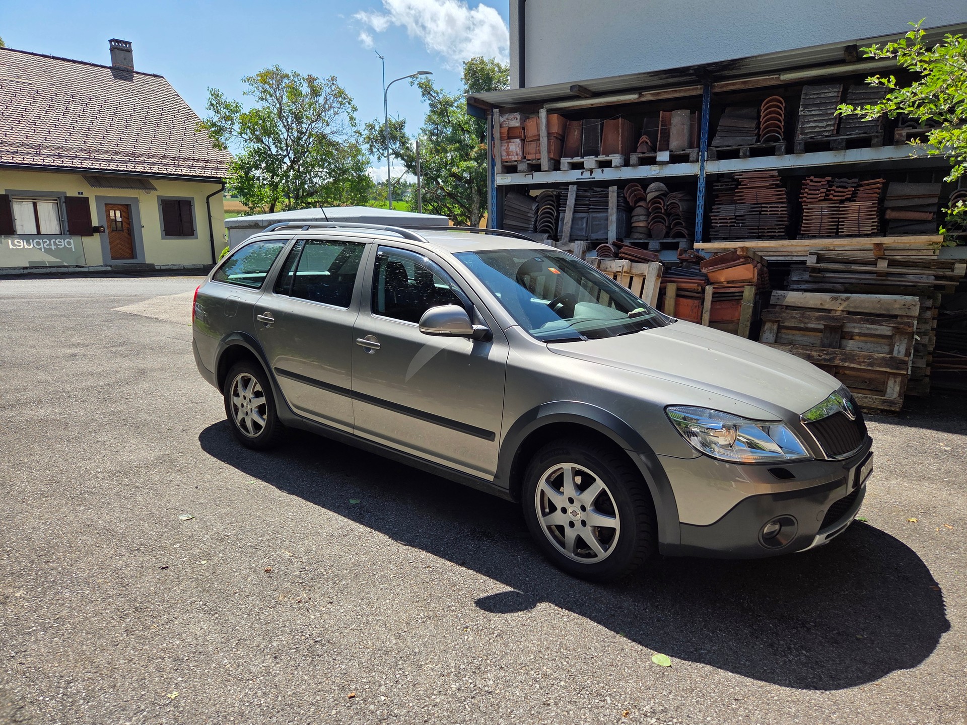 SKODA Octavia Combi 2.0 TDI Scout 4x4 DSG-image-3