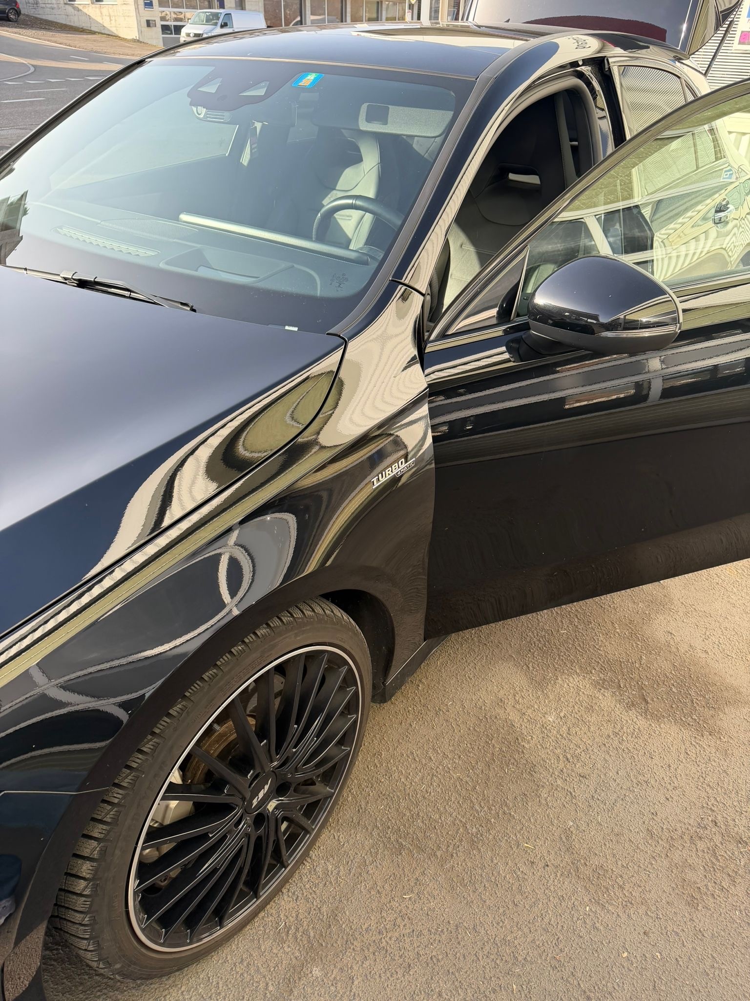 MERCEDES-BENZ A 35 AMG 4Matic Speedshift-image-5