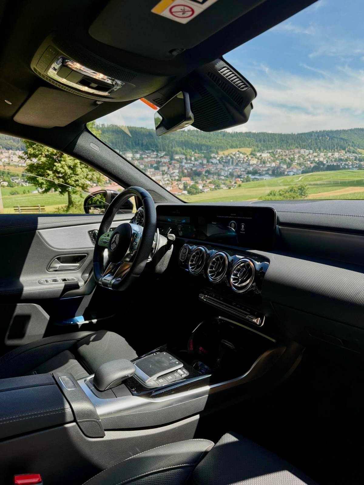 MERCEDES-BENZ A 35 AMG 4Matic Speedshift-image-3