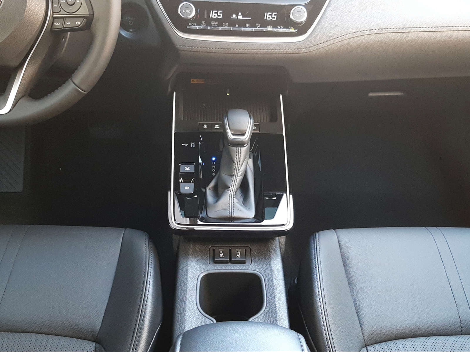 TOYOTA Corolla Cross 2.0 HSD Premium AWD-i-image-12