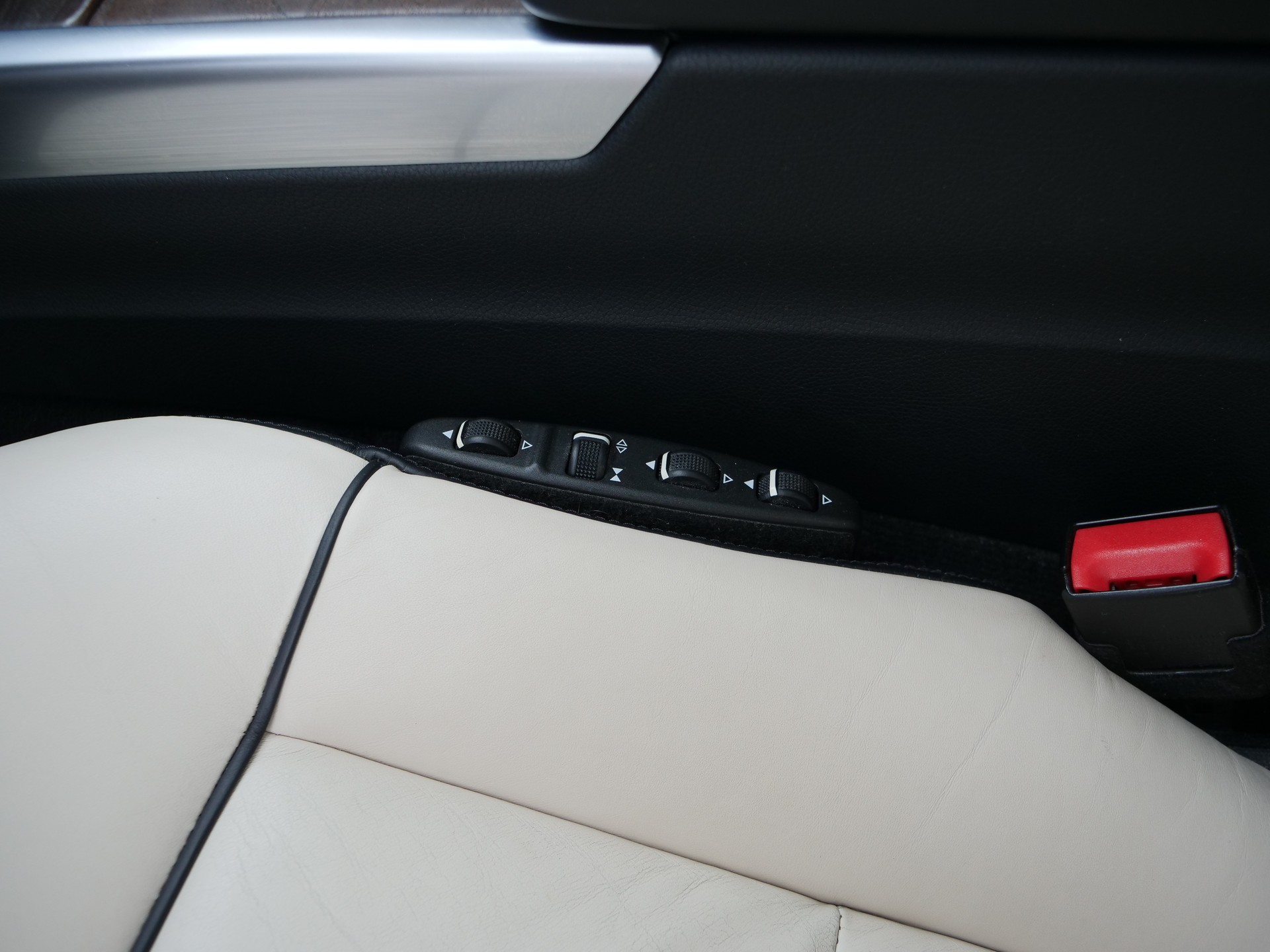 MERCEDES-BENZ E 350 BlueTEC Elégance 4Matic 7G-Tronic-image-26